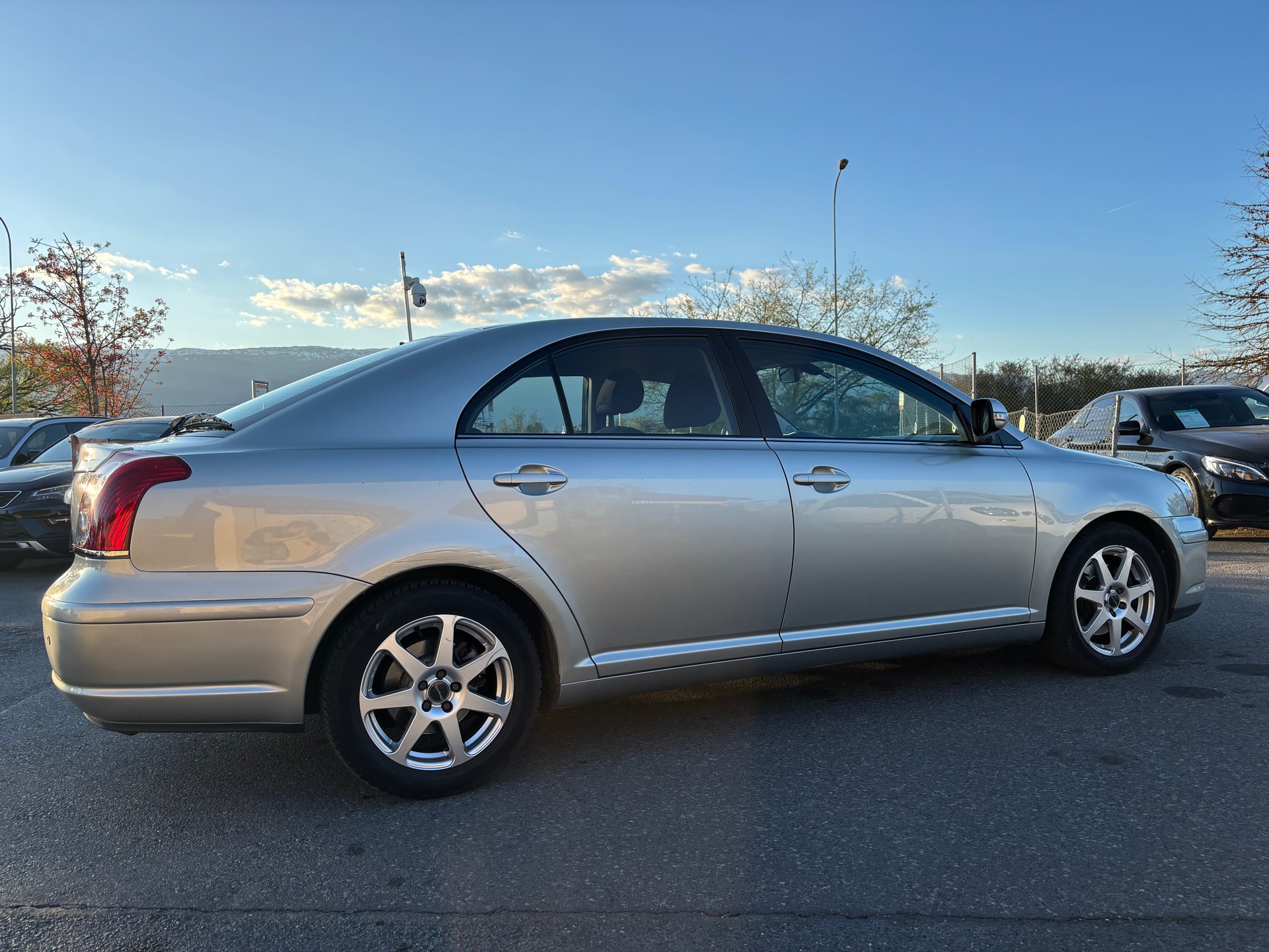 TOYOTA Avensis 2.0 D4 VVT-i Linea Sol Prem. T-Step4-showroom-element-3