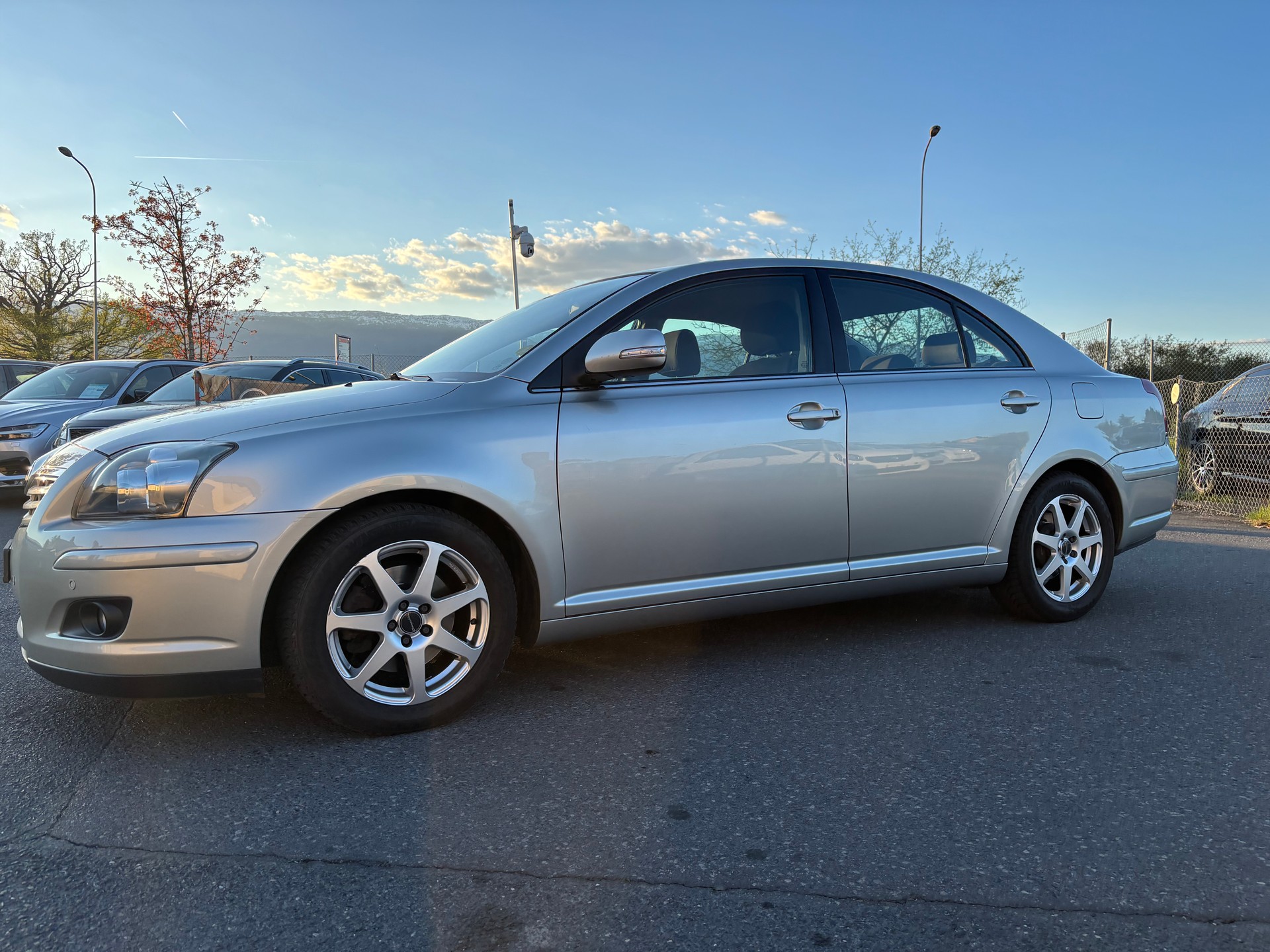 TOYOTA Avensis 2.0 D4 VVT-i Linea Sol Prem. T-Step4-showroom-element-1