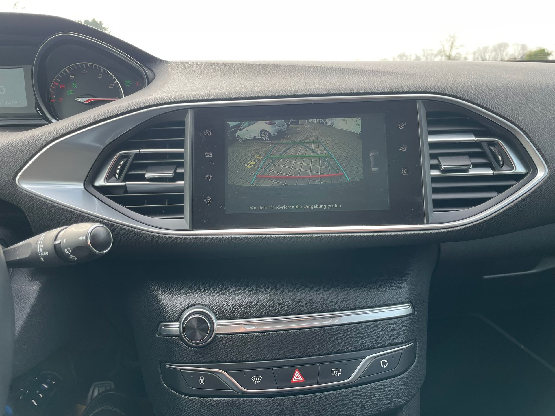 PEUGEOT 308 1.2 THP Allure-image-11