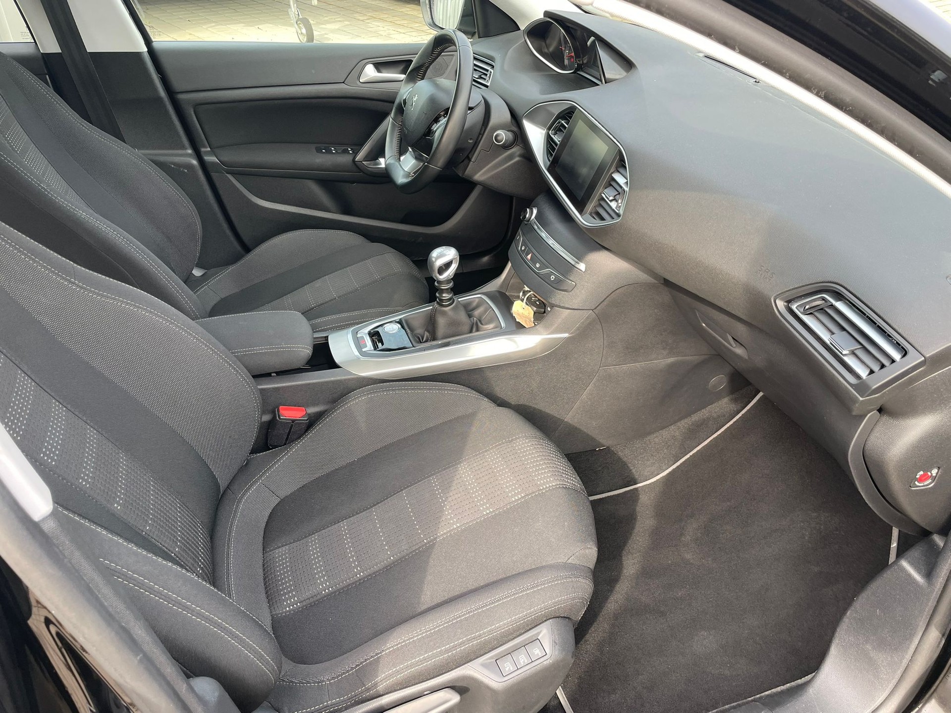 PEUGEOT 308 1.2 THP Allure-image-13