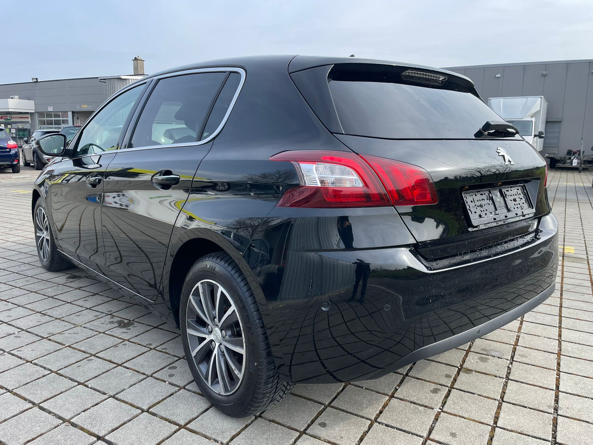 PEUGEOT 308 1.2 THP Allure-image-5