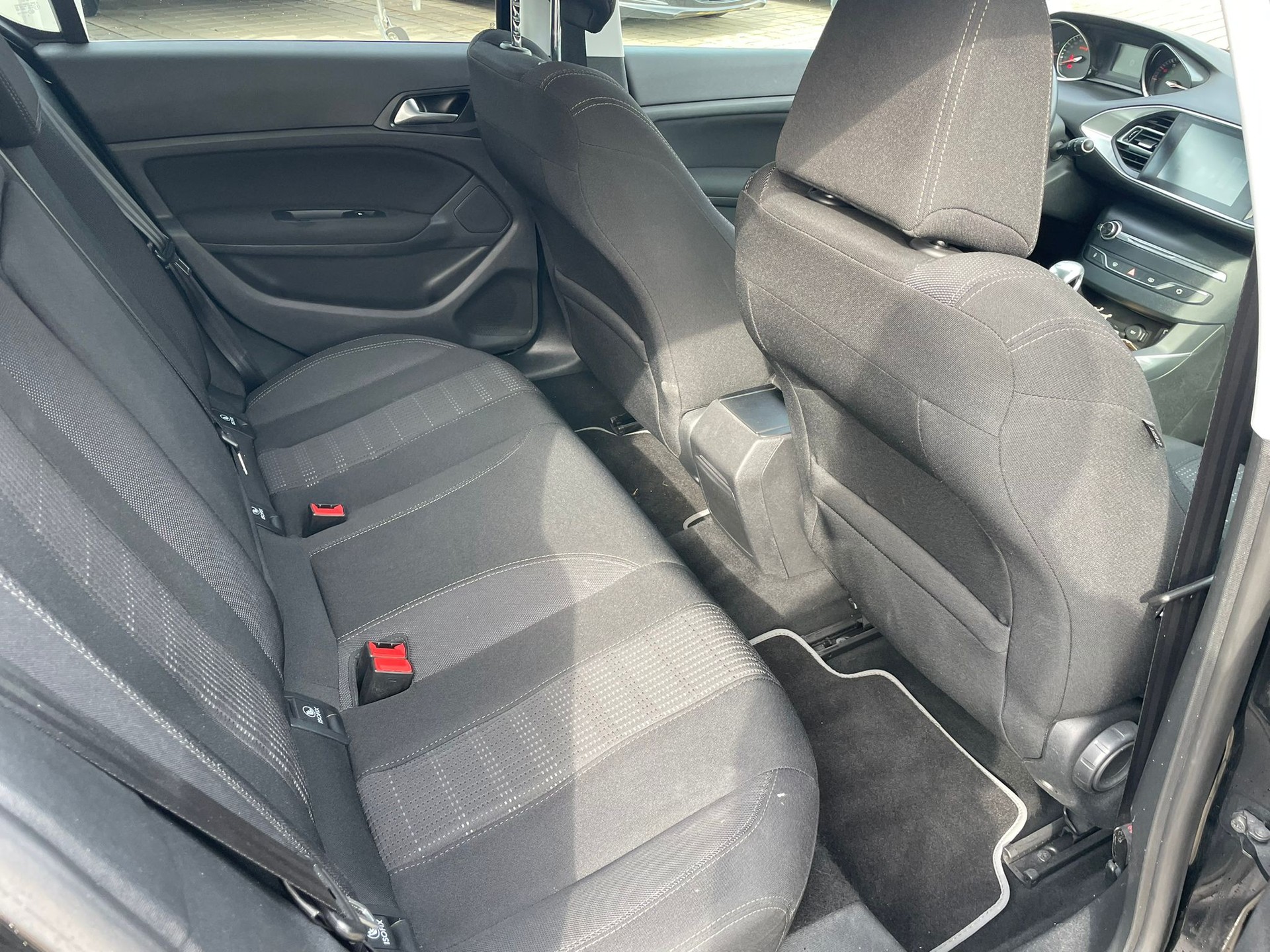PEUGEOT 308 1.2 THP Allure-image-15