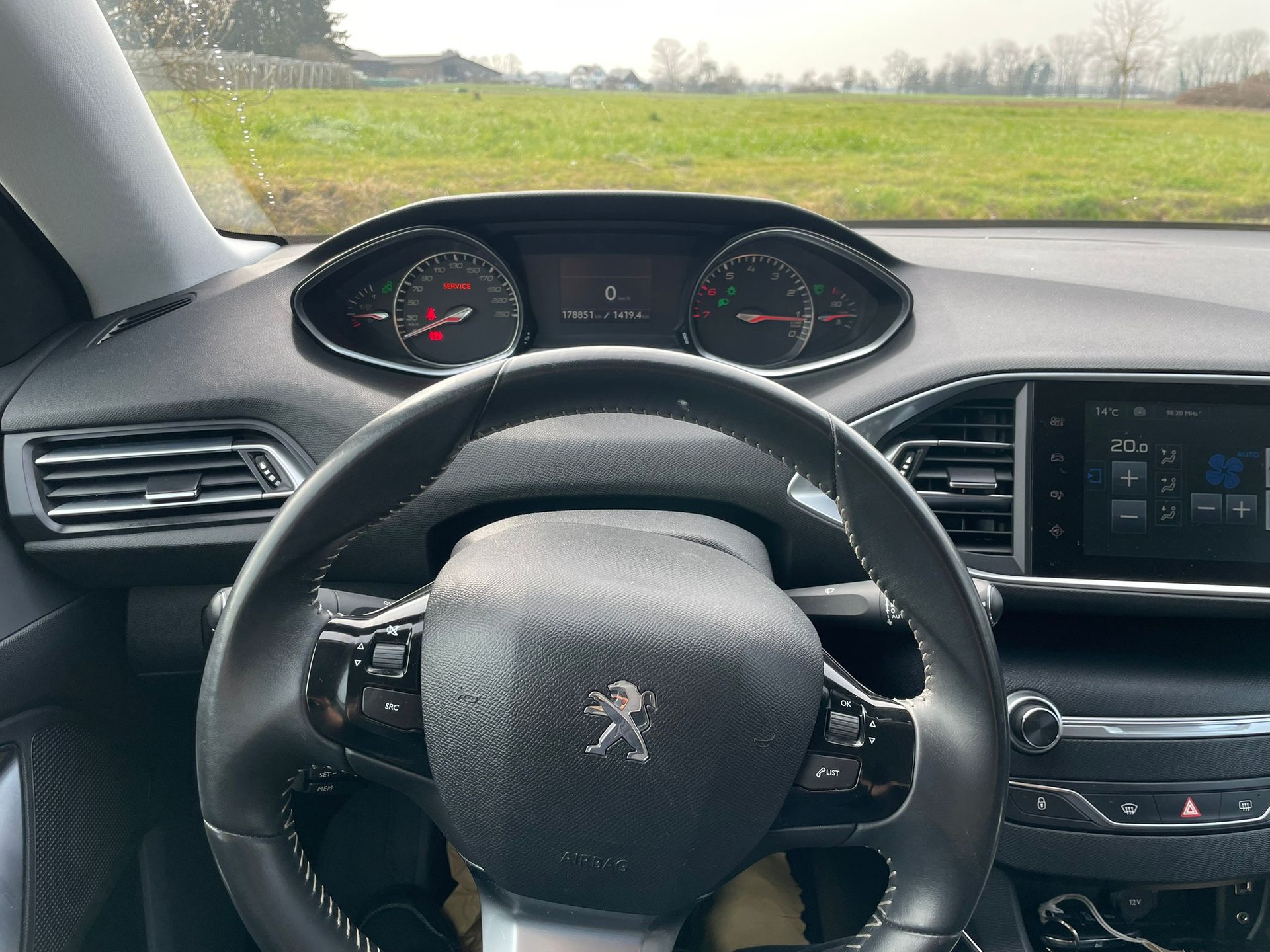 PEUGEOT 308 1.2 THP Allure-image-10