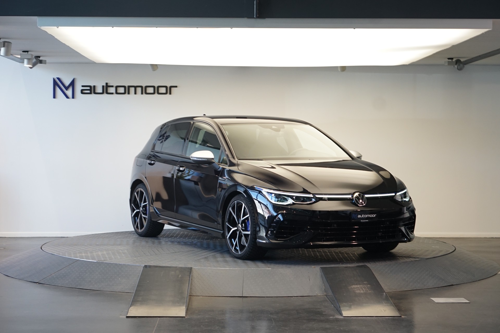 VW Golf 2.0 TSI R DSG 4Motion-showroom-element-2