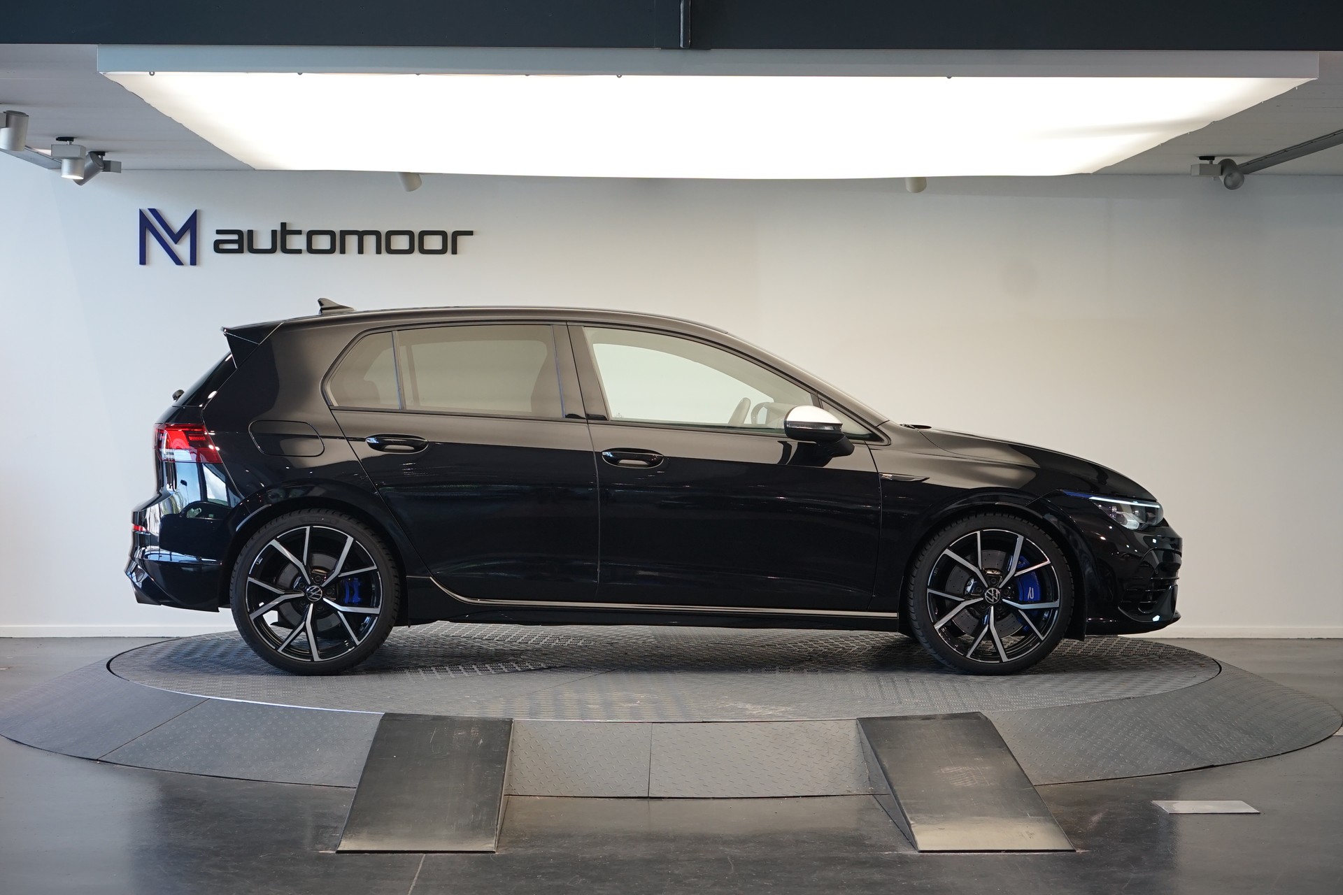 VW Golf 2.0 TSI R DSG 4Motion-showroom-element-3