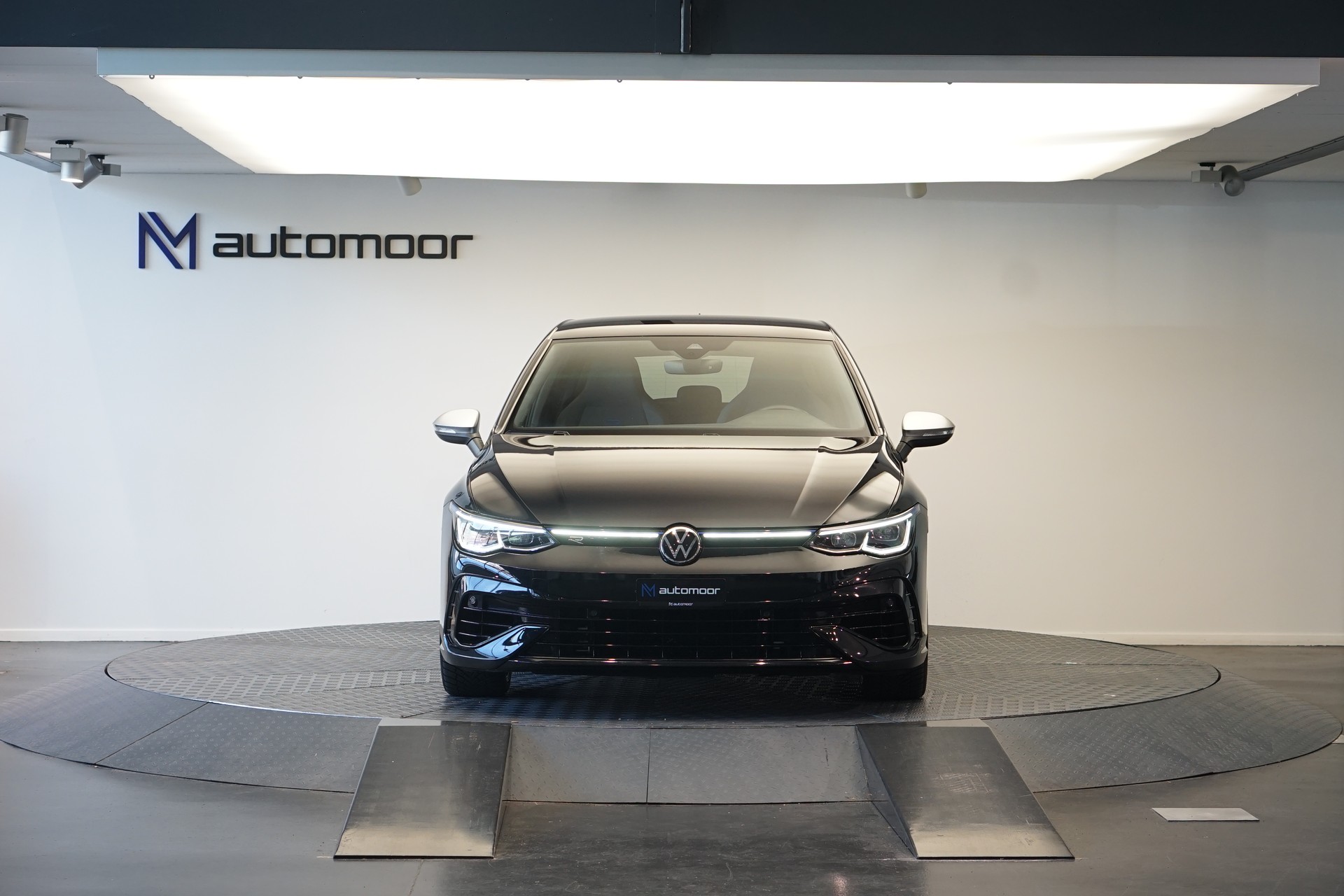 VW Golf 2.0 TSI R DSG 4Motion-showroom-element-1