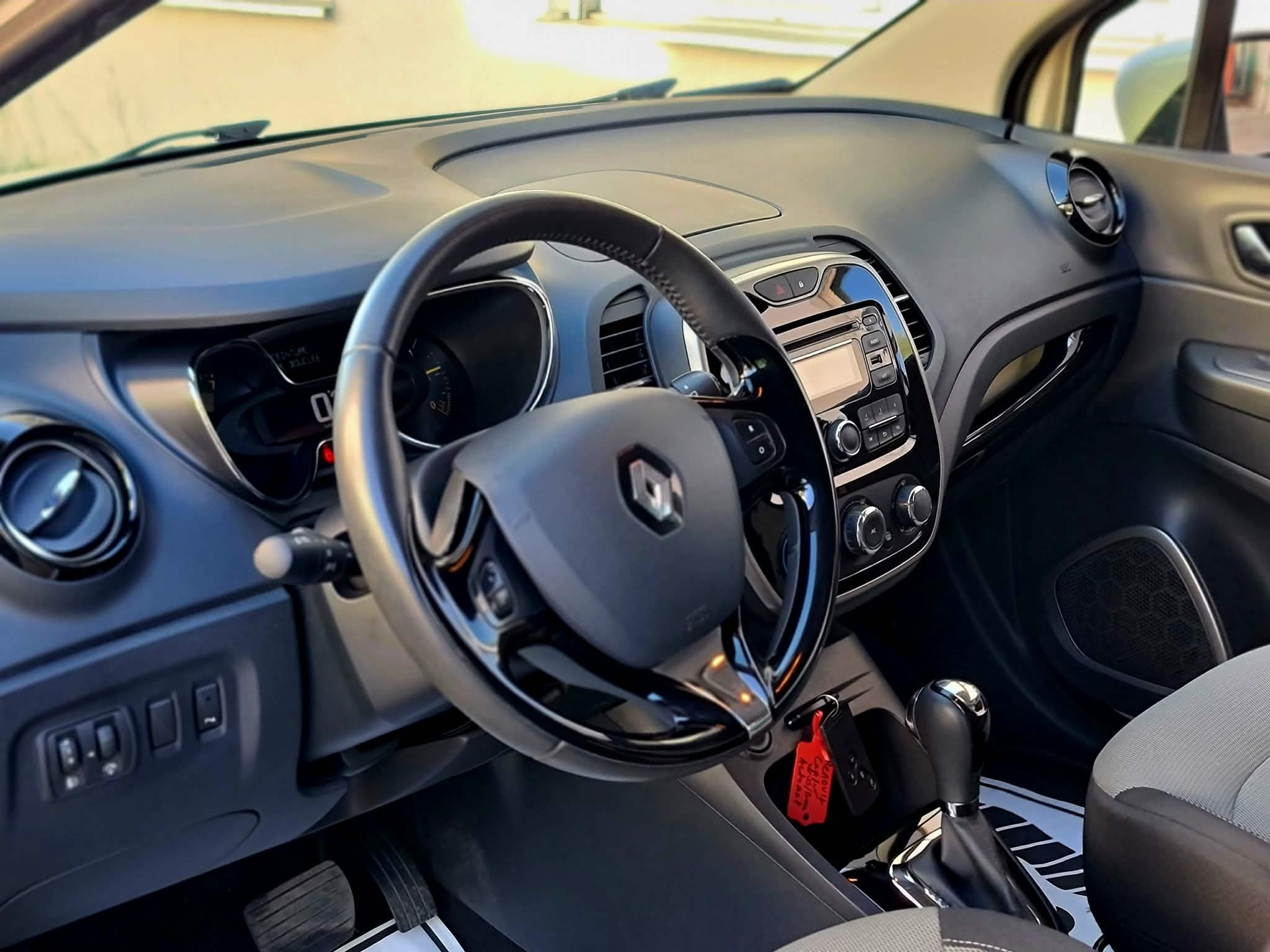 RENAULT Captur 1.2 T 16V Dynamique EDC-image-13