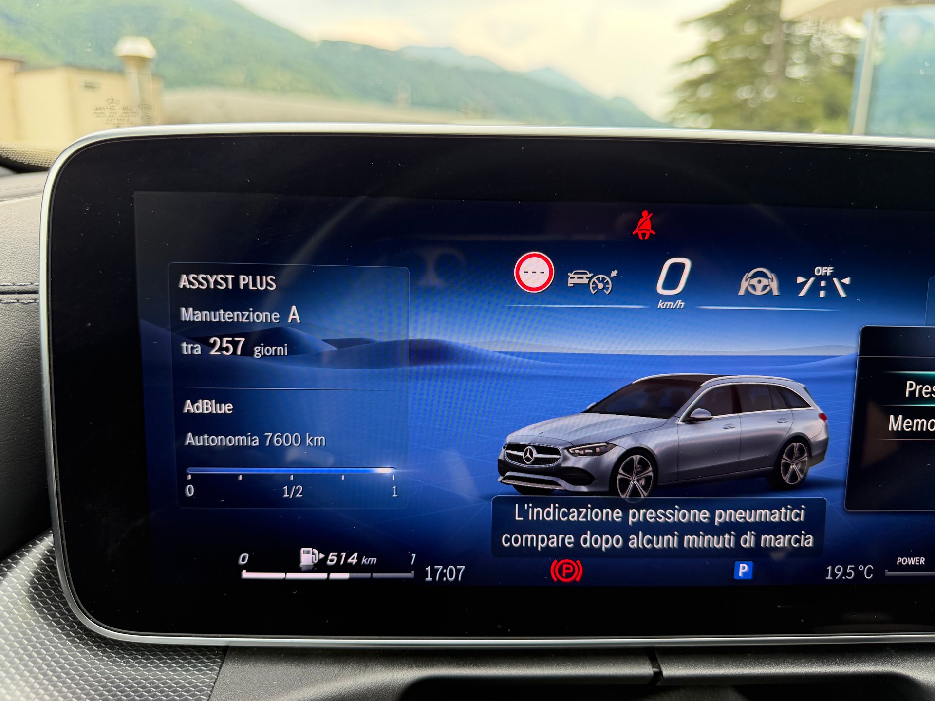 MERCEDES-BENZ C 220 d T 4Matic AMG Line-image-13
