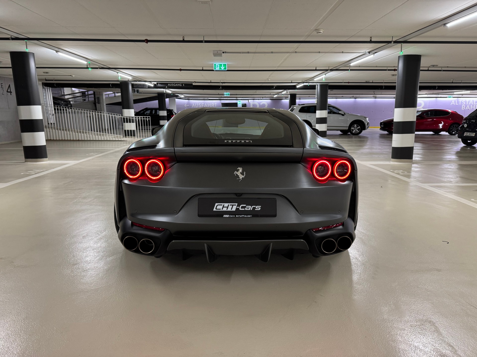 FERRARI 812 Superfast-showroom-element-3