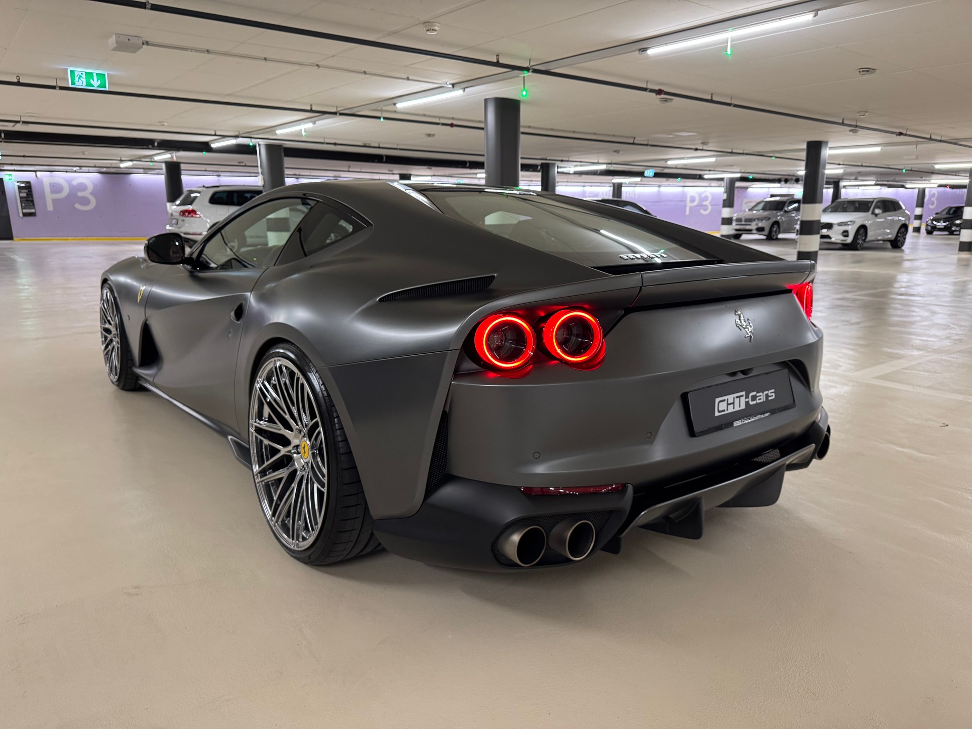 FERRARI 812 Superfast-showroom-element-2