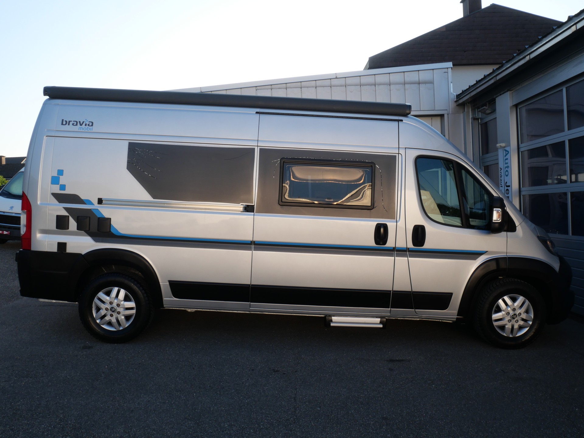 BRAVIA Swan 599, Peugeot Boxer *Lithium, Solar, Softclose*-image-4