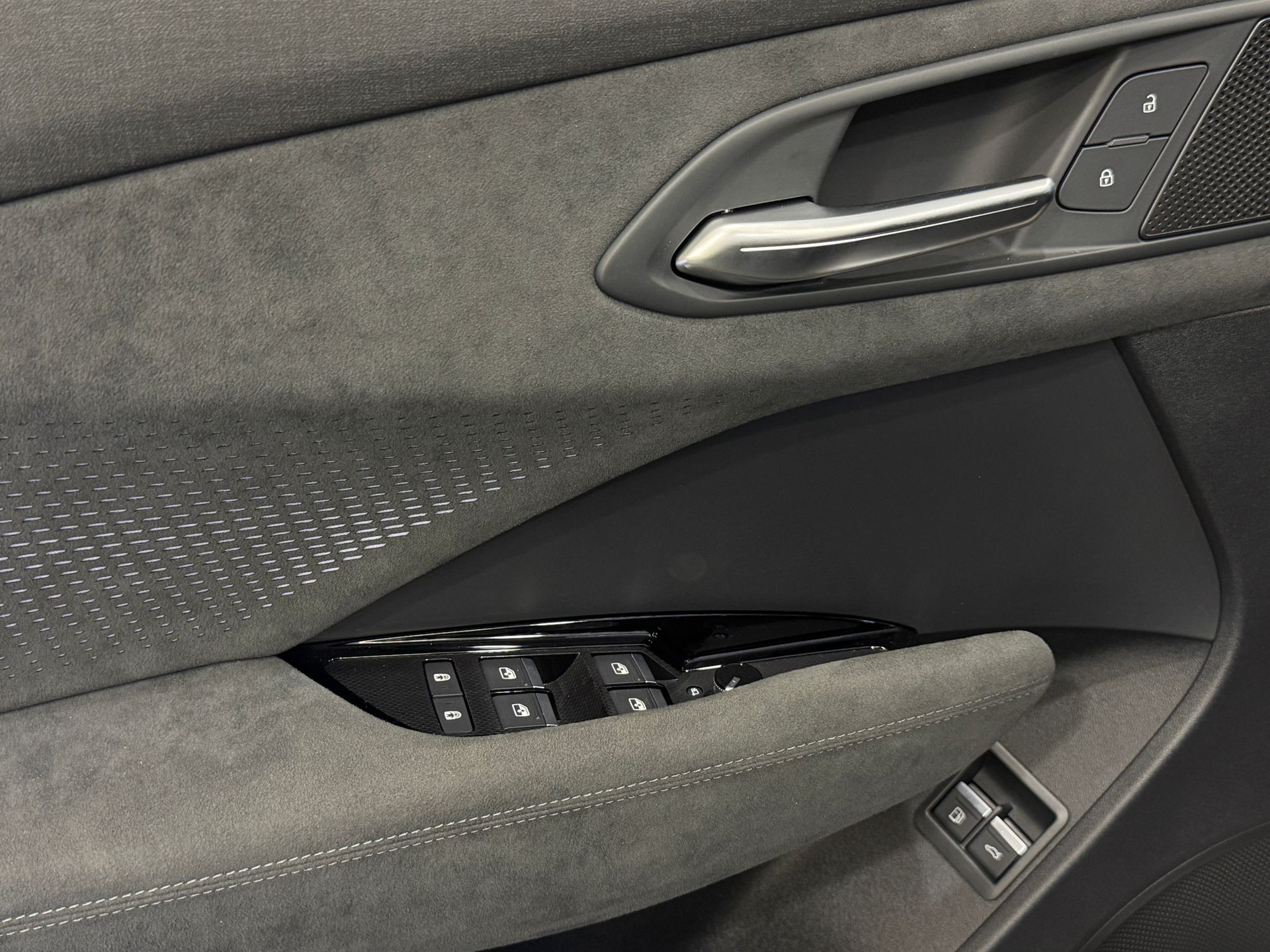 AUDI Q3 Sportback e-hybrid 200 kW S tronig S-Line-image-17