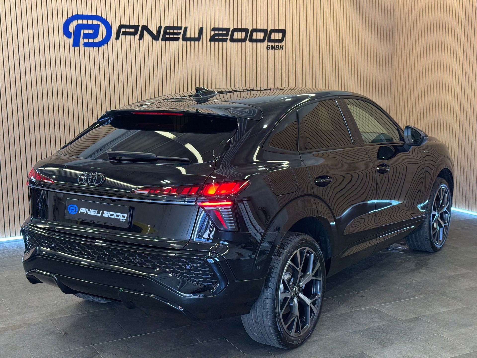 AUDI Q3 Sportback e-hybrid 200 kW S tronig S-Line-showroom-element-3