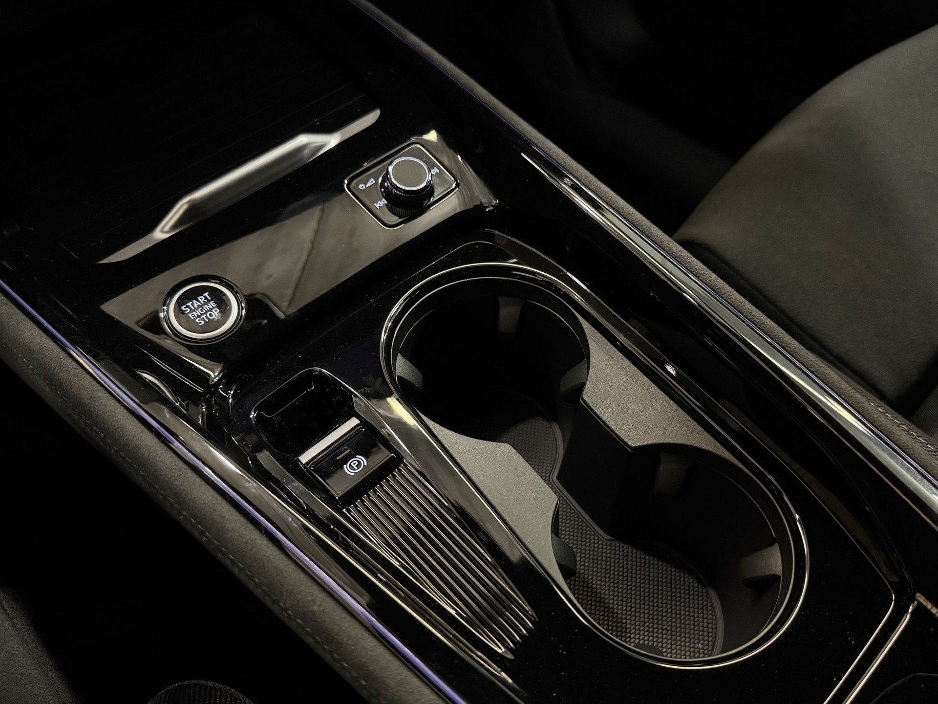 AUDI Q3 Sportback e-hybrid 200 kW S tronig S-Line-image-11