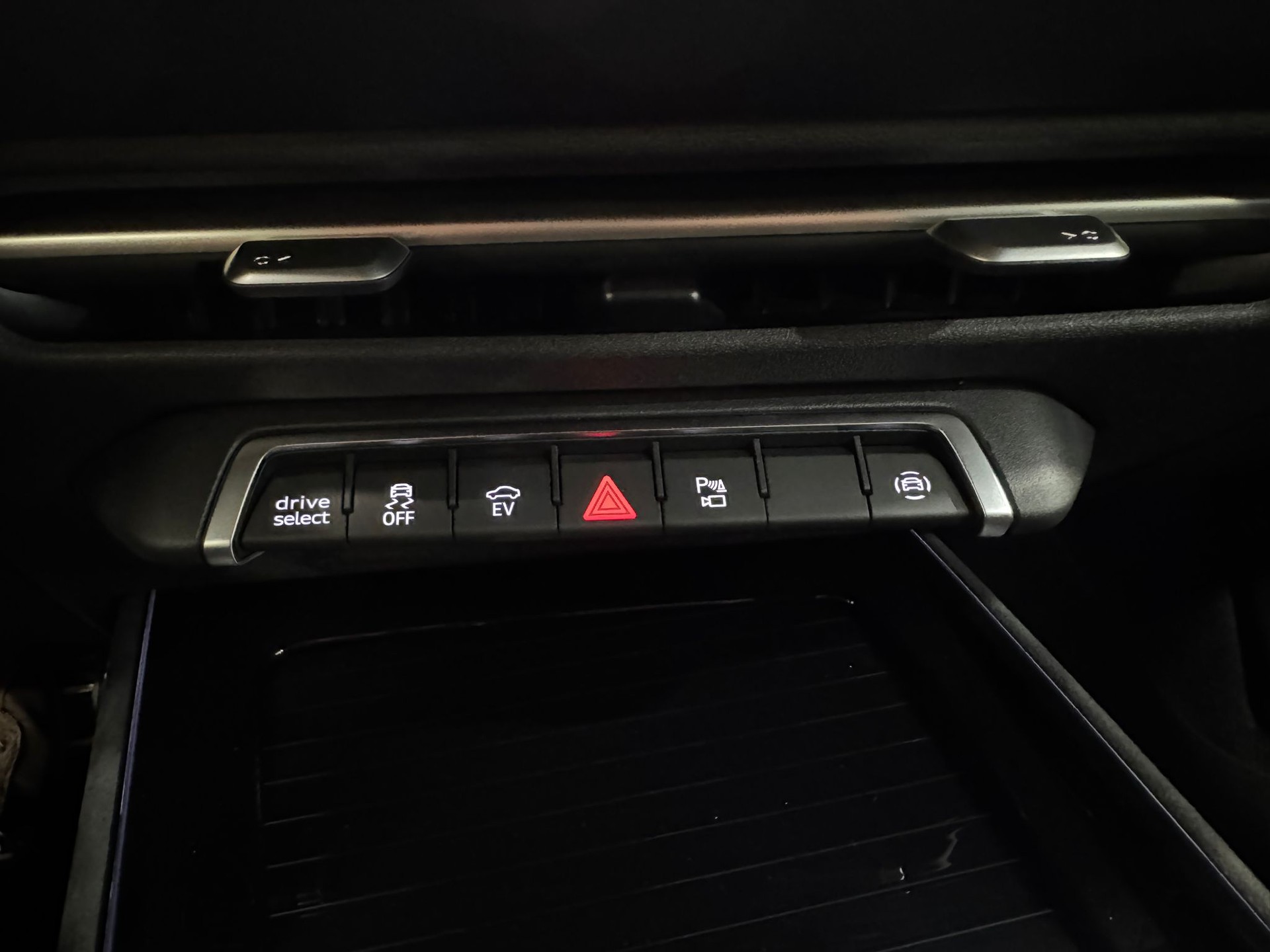 AUDI Q3 Sportback e-hybrid 200 kW S tronig S-Line-image-12