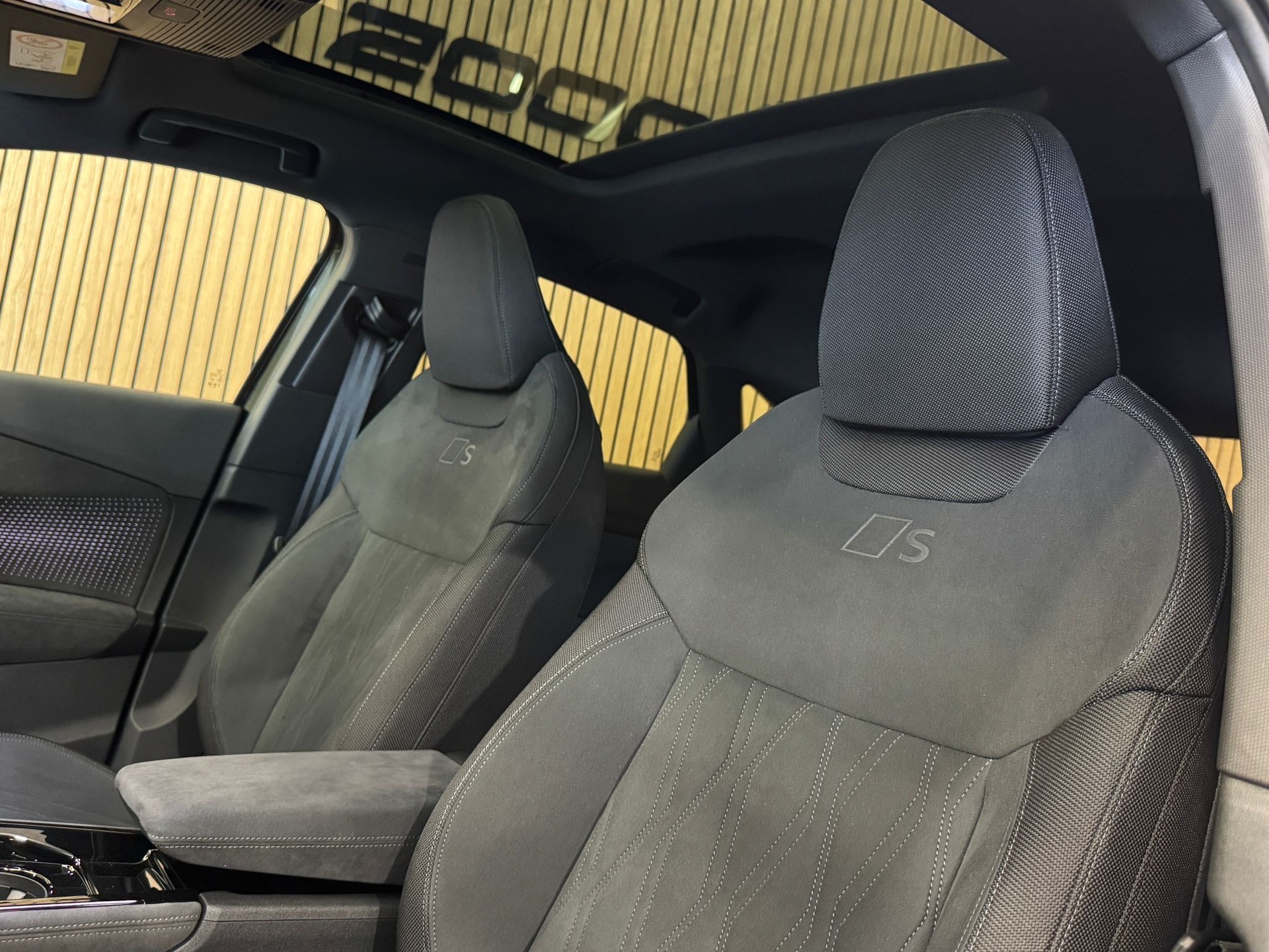 AUDI Q3 Sportback e-hybrid 200 kW S tronig S-Line-image-30