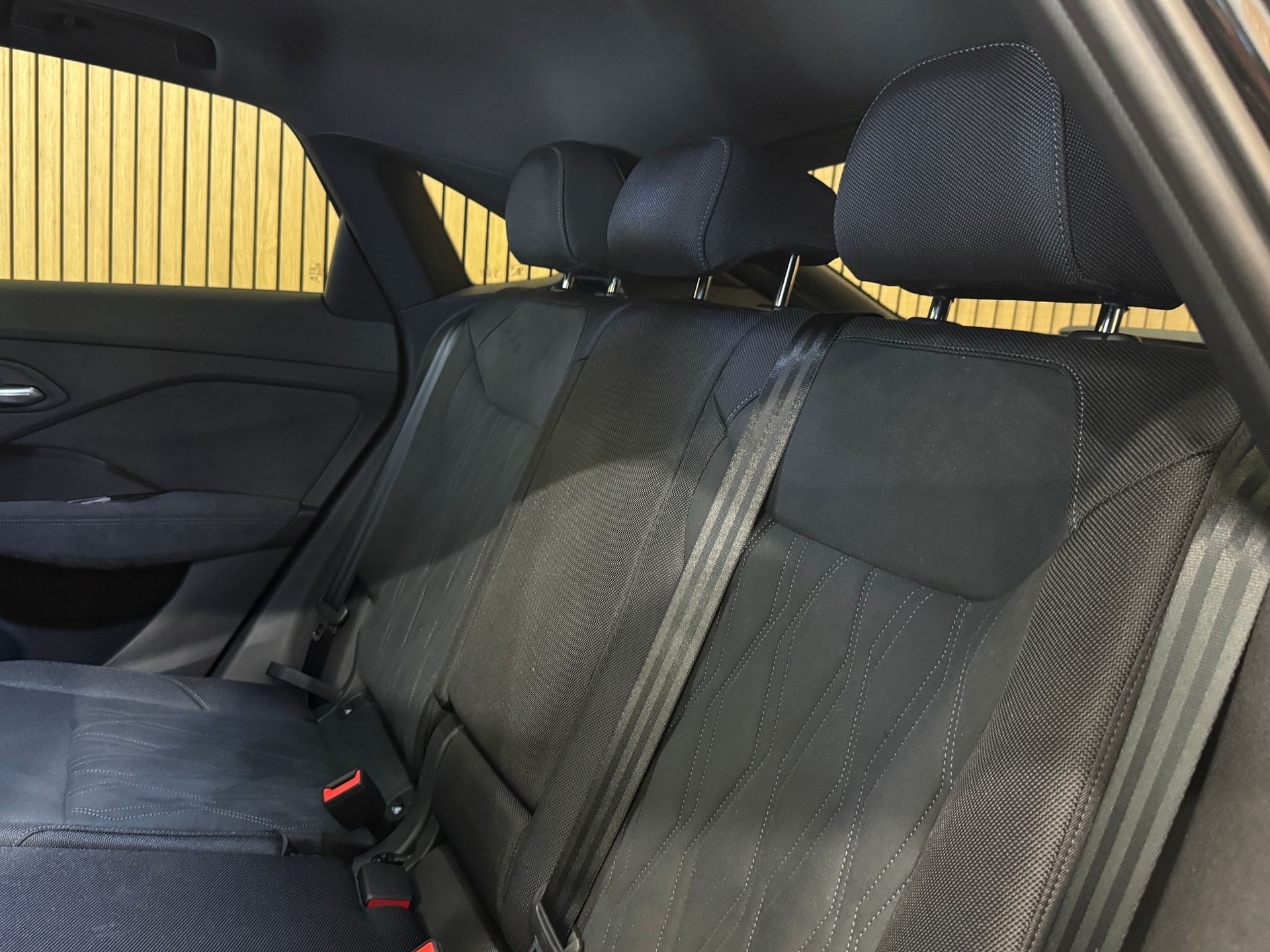 AUDI Q3 Sportback e-hybrid 200 kW S tronig S-Line-image-31
