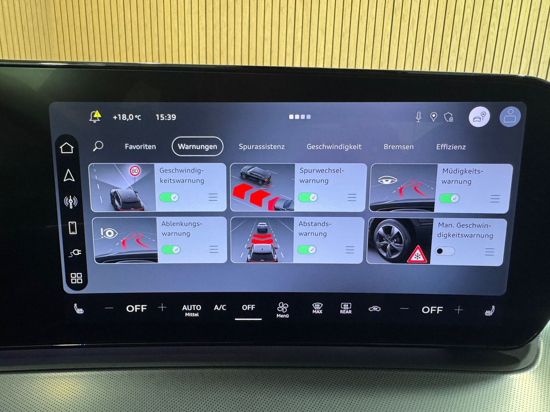 AUDI Q3 Sportback e-hybrid 200 kW S tronig S-Line-image-24
