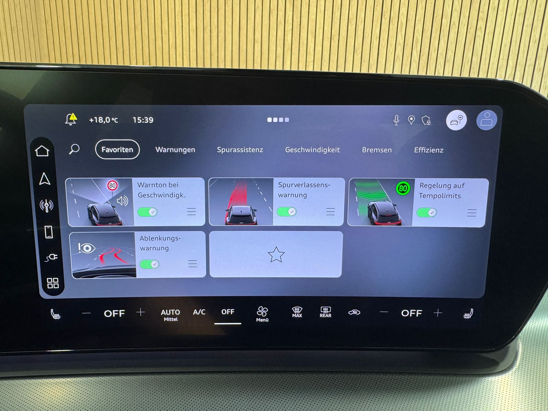 AUDI Q3 Sportback e-hybrid 200 kW S tronig S-Line-image-23