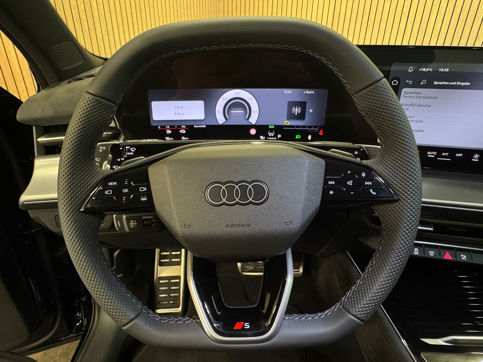 AUDI Q3 Sportback e-hybrid 200 kW S tronig S-Line-image-14