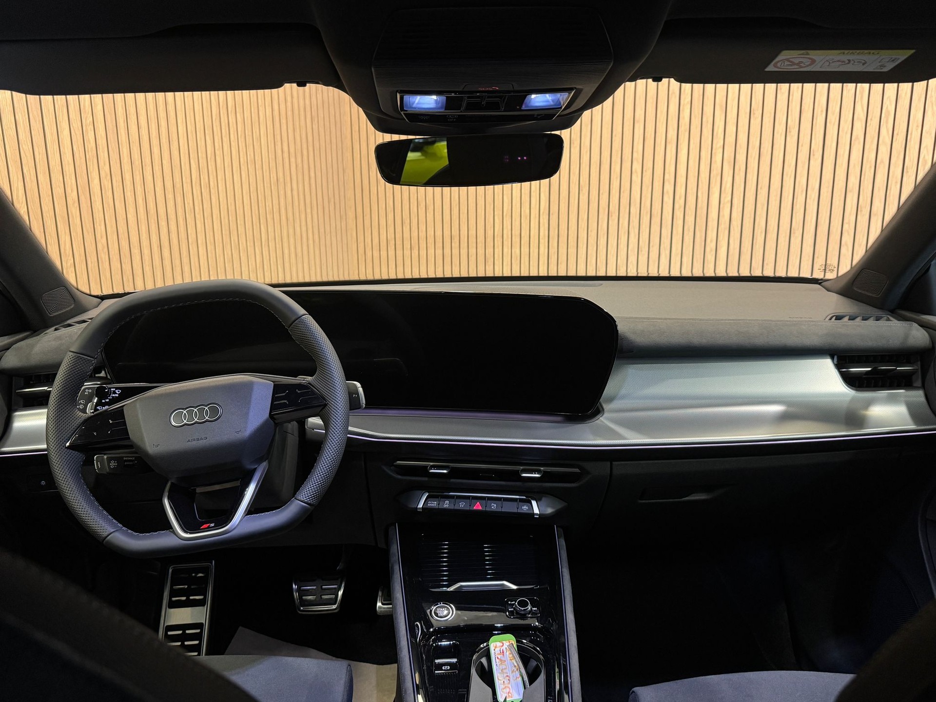 AUDI Q3 Sportback e-hybrid 200 kW S tronig S-Line-image-10