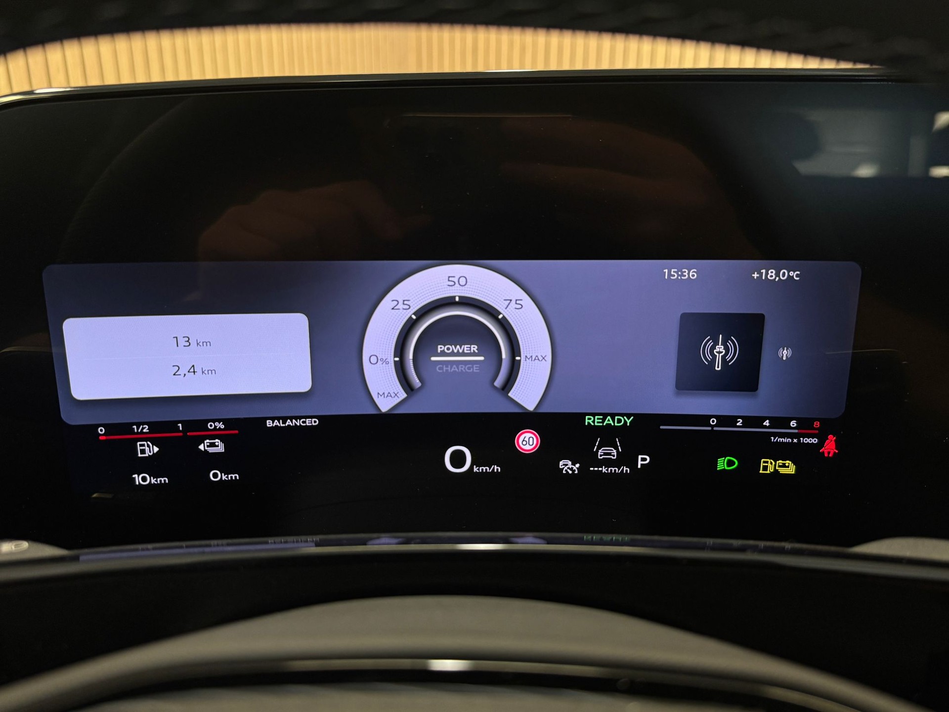 AUDI Q3 Sportback e-hybrid 200 kW S tronig S-Line-image-13
