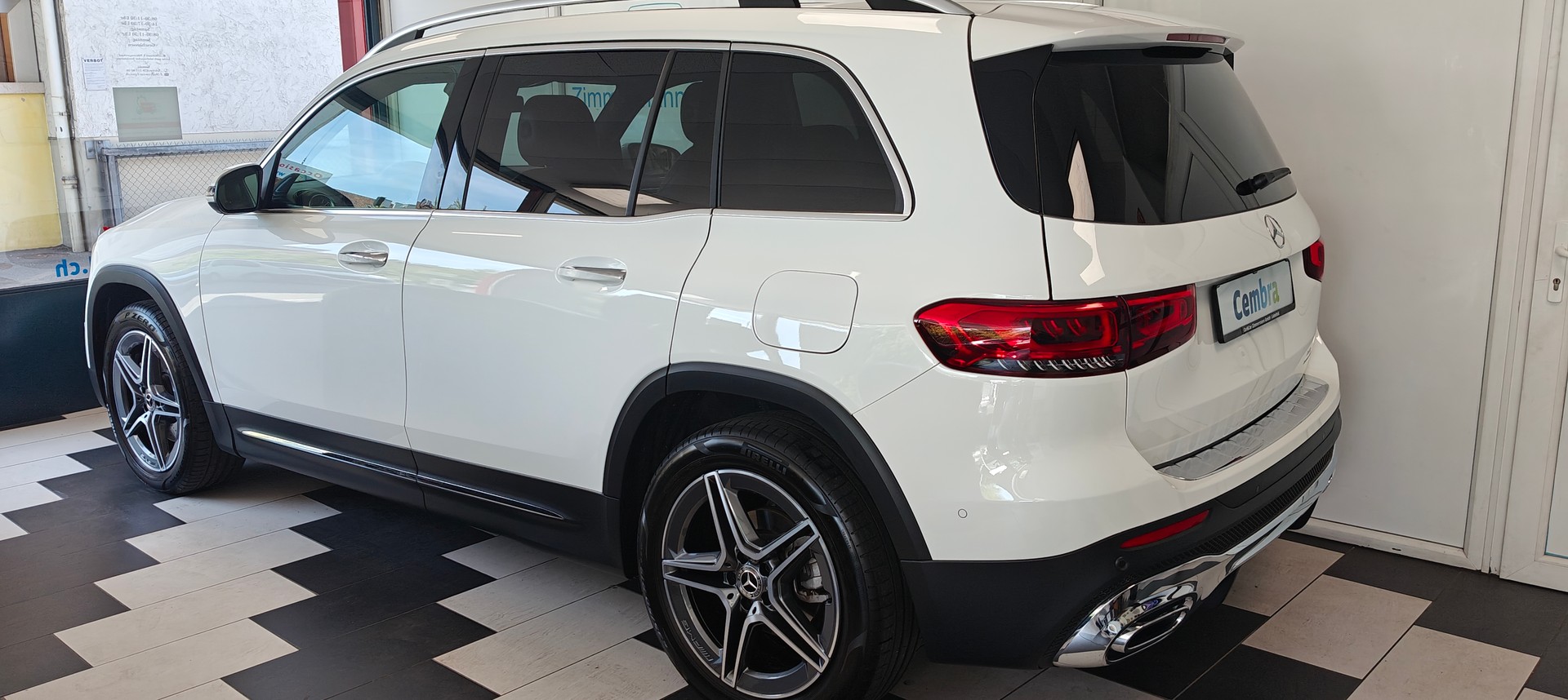 MERCEDES-BENZ GLB 200 AMG Line 7G-Tronic-image-4