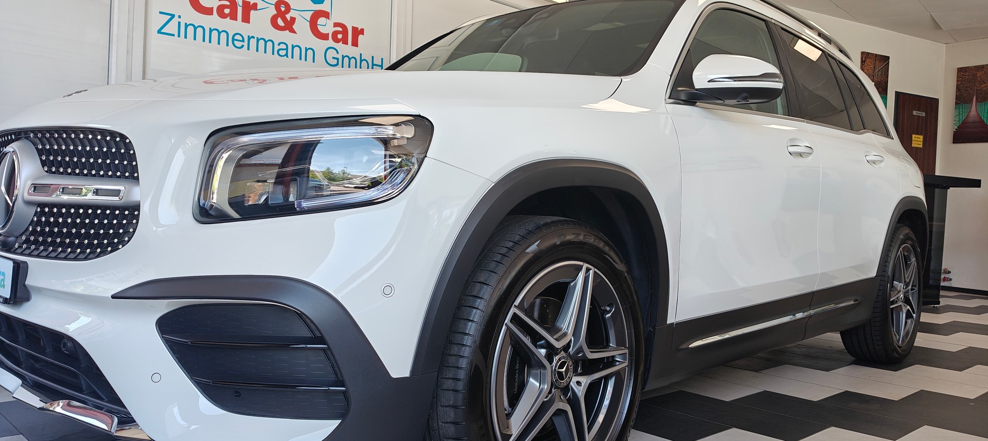 MERCEDES-BENZ GLB 200 AMG Line 7G-Tronic-image-2
