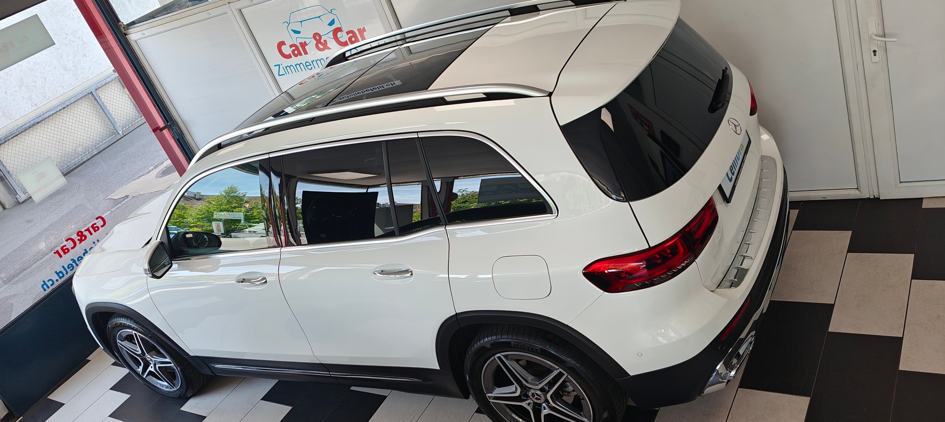MERCEDES-BENZ GLB 200 AMG Line 7G-Tronic-image-5