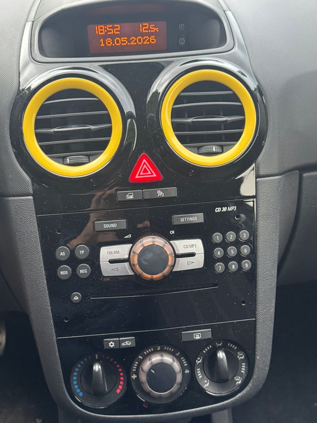 OPEL Corsa 1.4 TP Color Edition-image-8