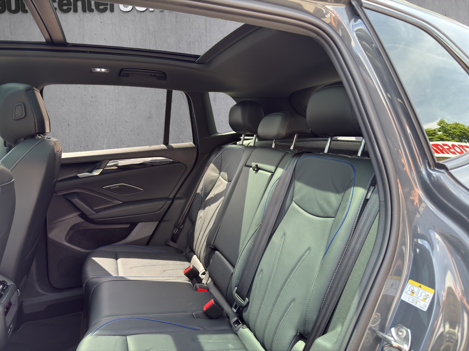 VW Tiguan 2.0 TDI SCR R-Line 4Motion DSG-image-14