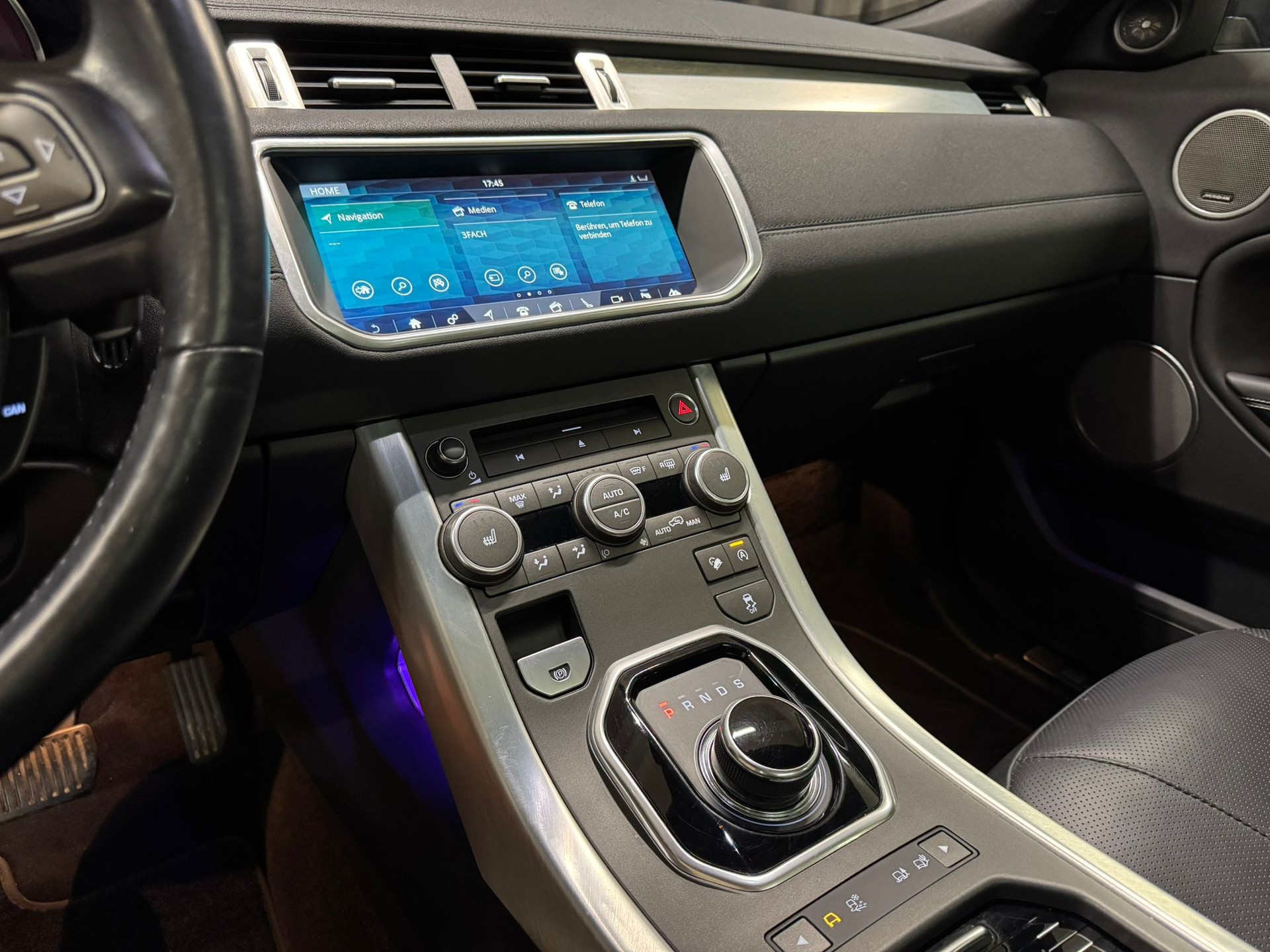 LAND ROVER Range Rover Evoque 2.0 Si4 SE Advantage AT9-image-9