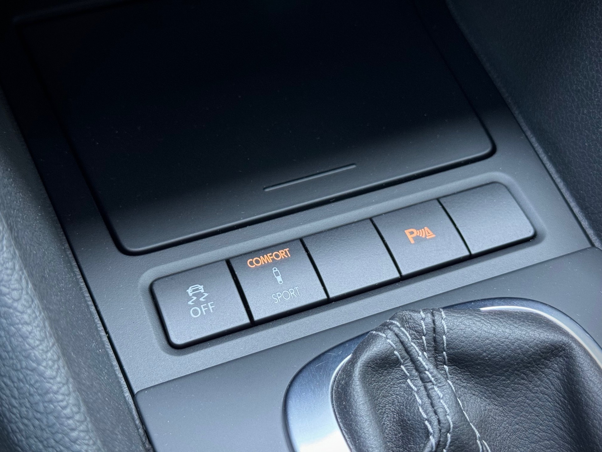 VW Golf 2.0 TSI R 4Motion DSG - Véhicule Suisse (CH)-image-12