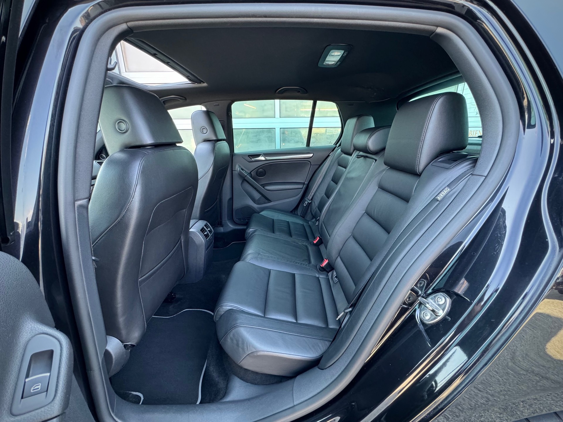 VW Golf 2.0 TSI R 4Motion DSG - Véhicule Suisse (CH)-image-6