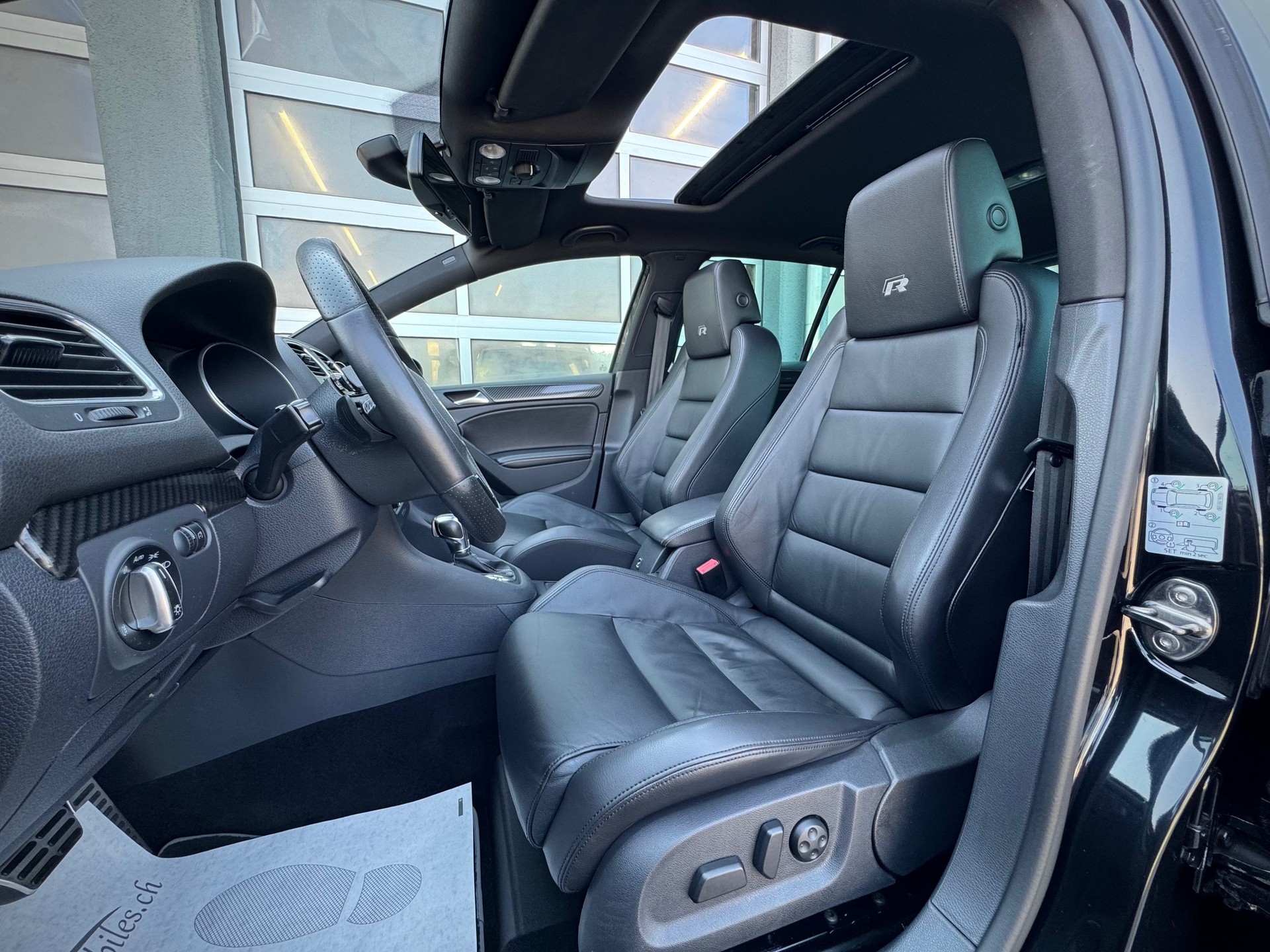 VW Golf 2.0 TSI R 4Motion DSG - Véhicule Suisse (CH)-image-5