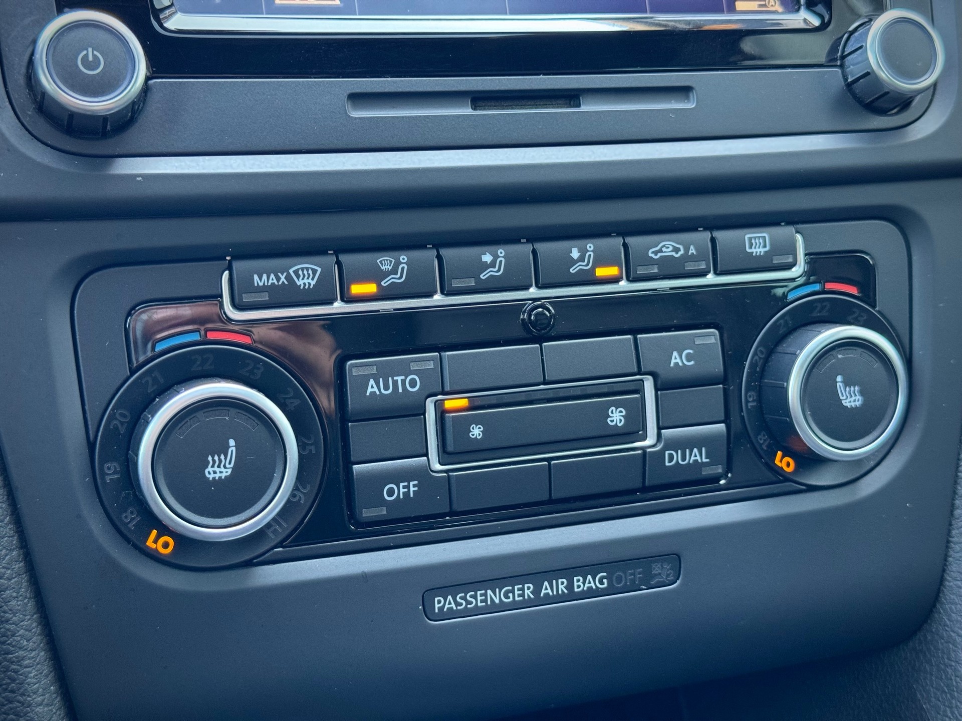VW Golf 2.0 TSI R 4Motion DSG - Véhicule Suisse (CH)-image-11