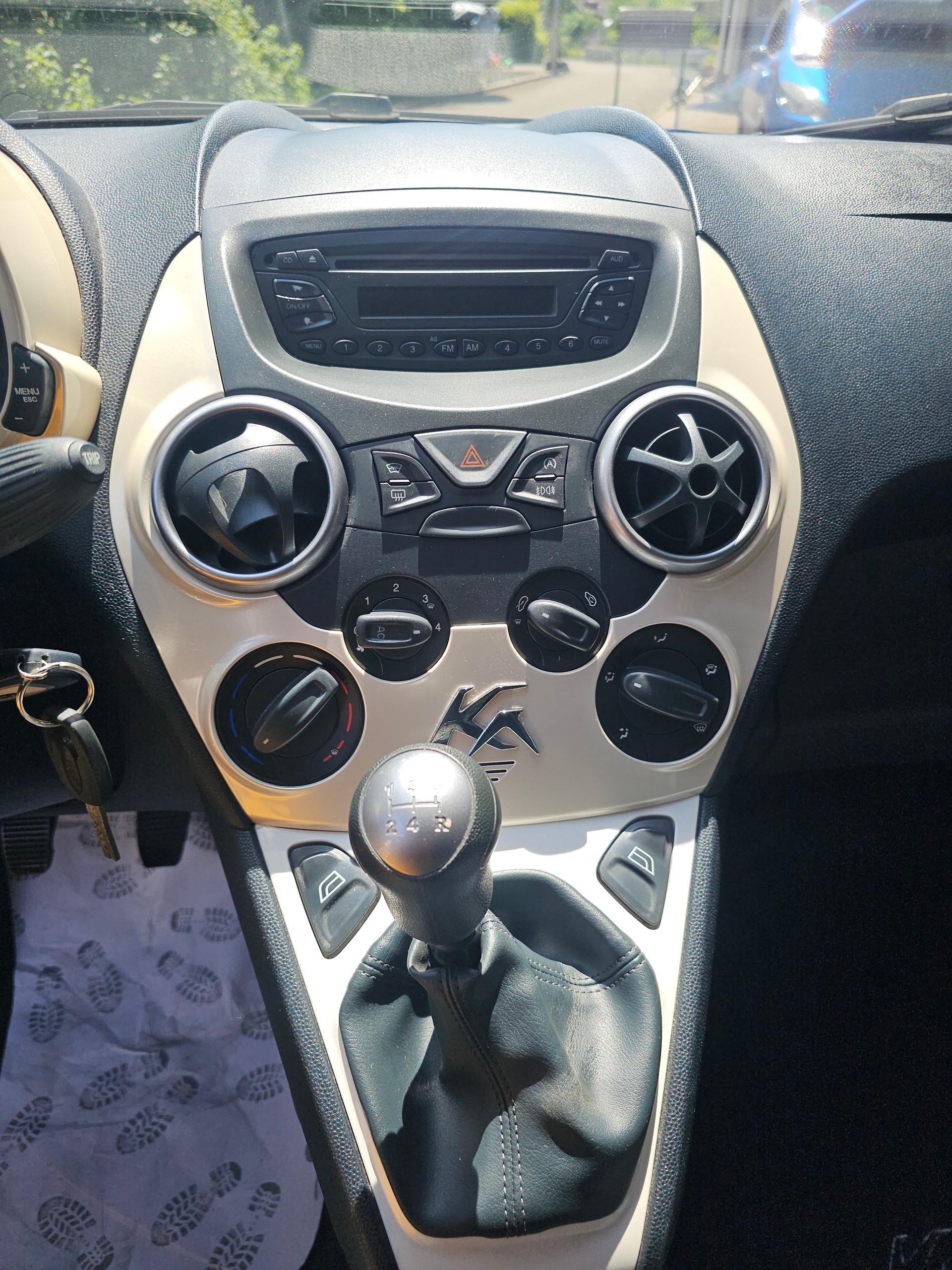 FORD KA 1.25 Titanium-image-4