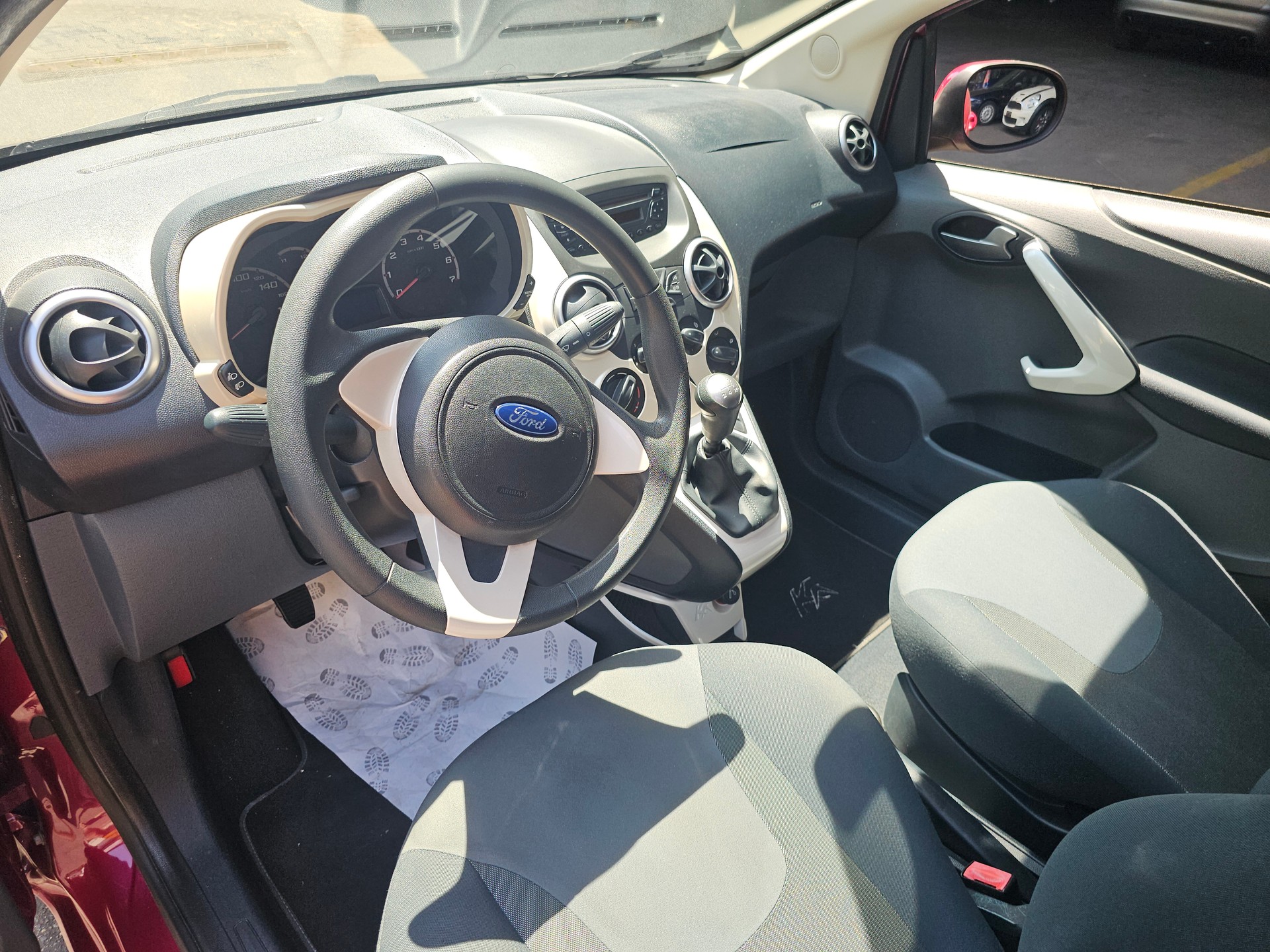 FORD KA 1.25 Titanium-image-6