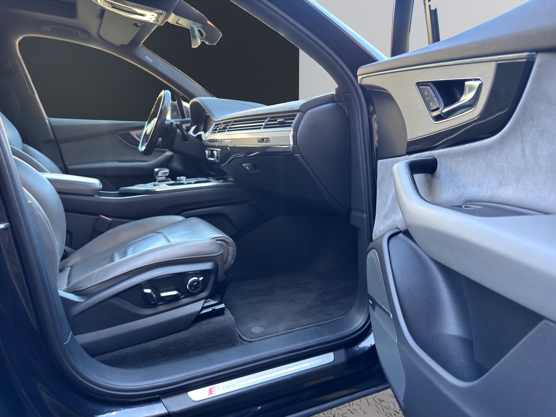 AUDI Q7 3.0 TDI quattro tiptronic-image-23