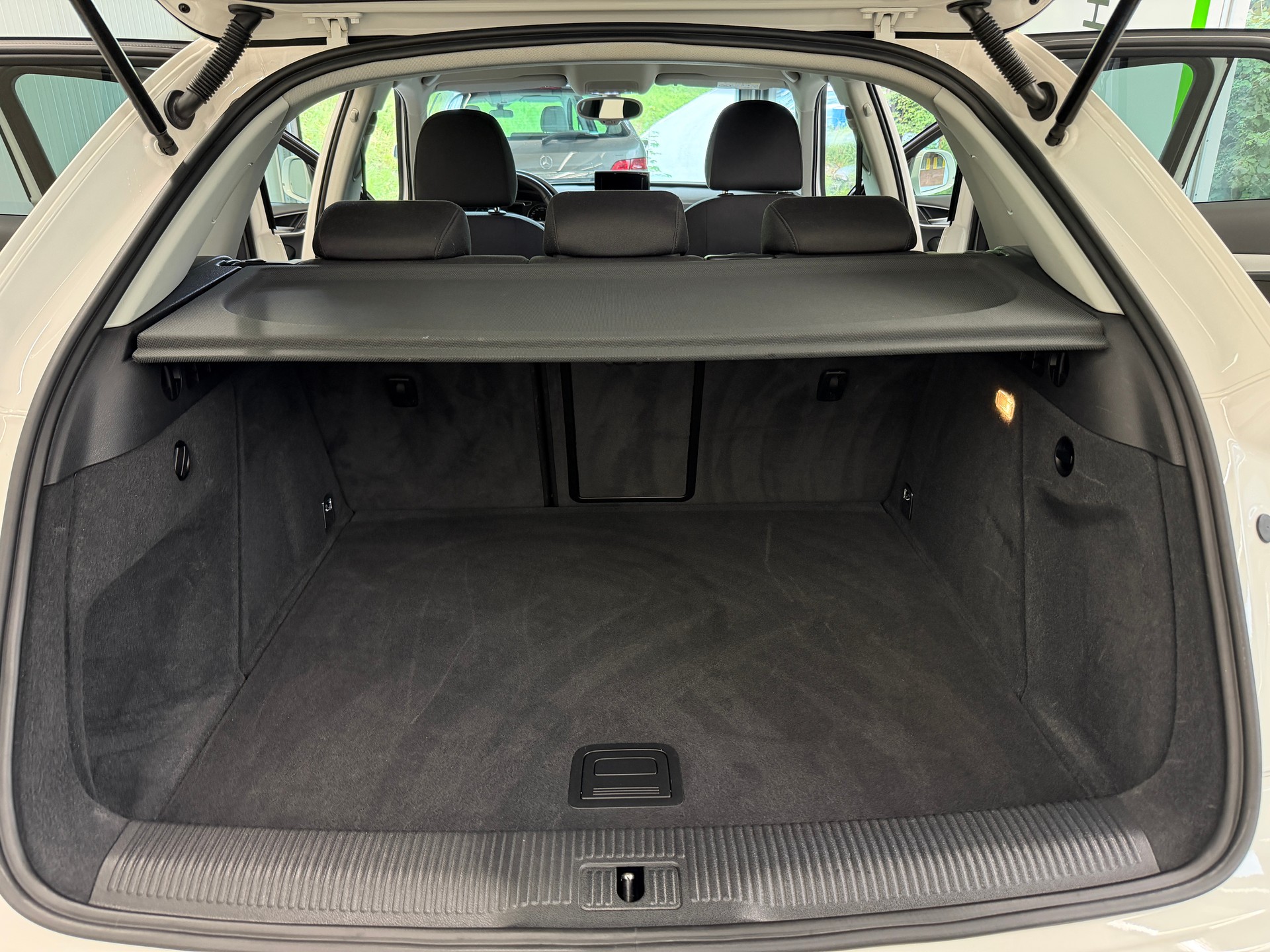 AUDI Q3 2.0 TFSI quattro S-tronic-image-11