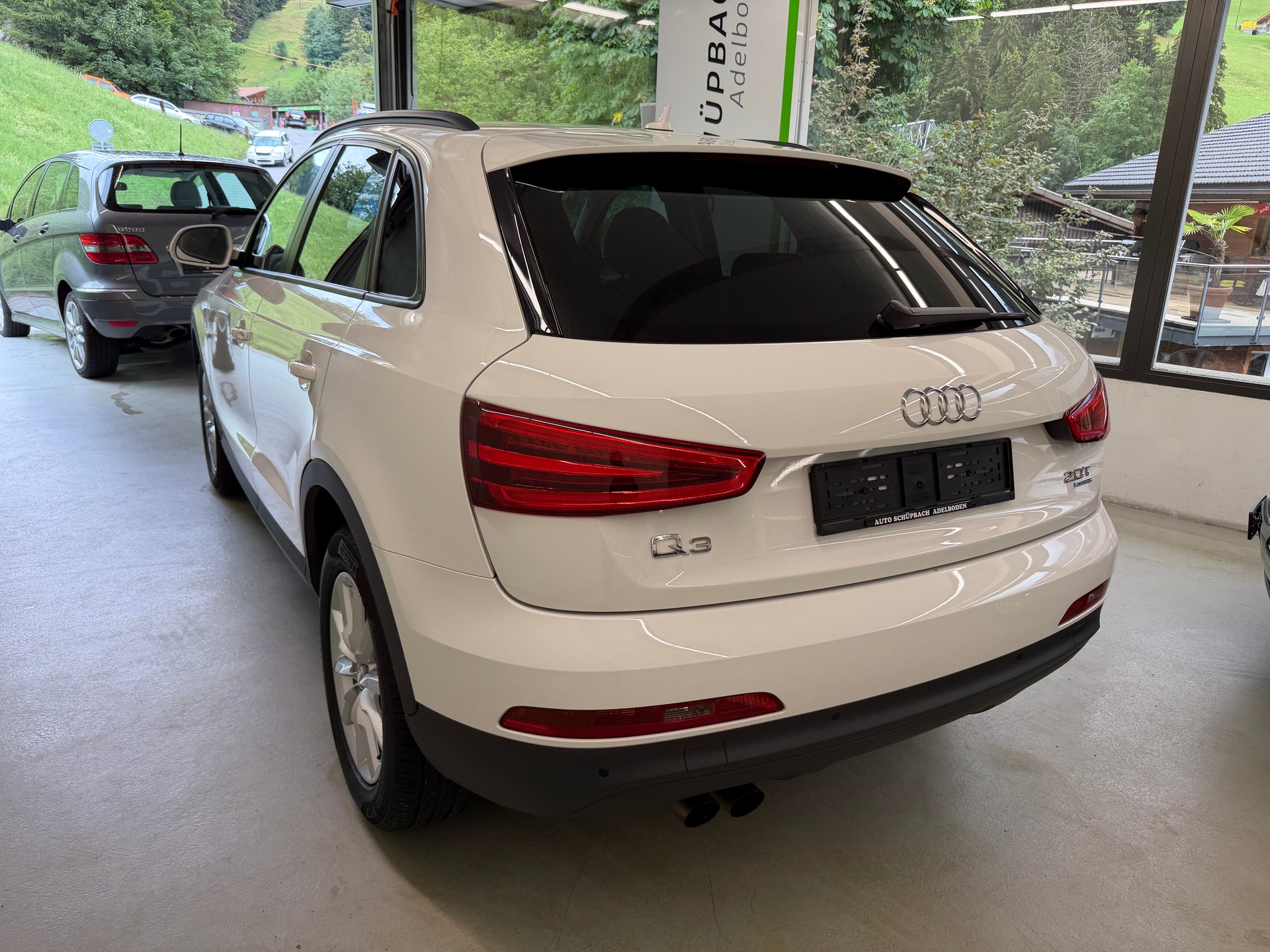 AUDI Q3 2.0 TFSI quattro S-tronic-image-5