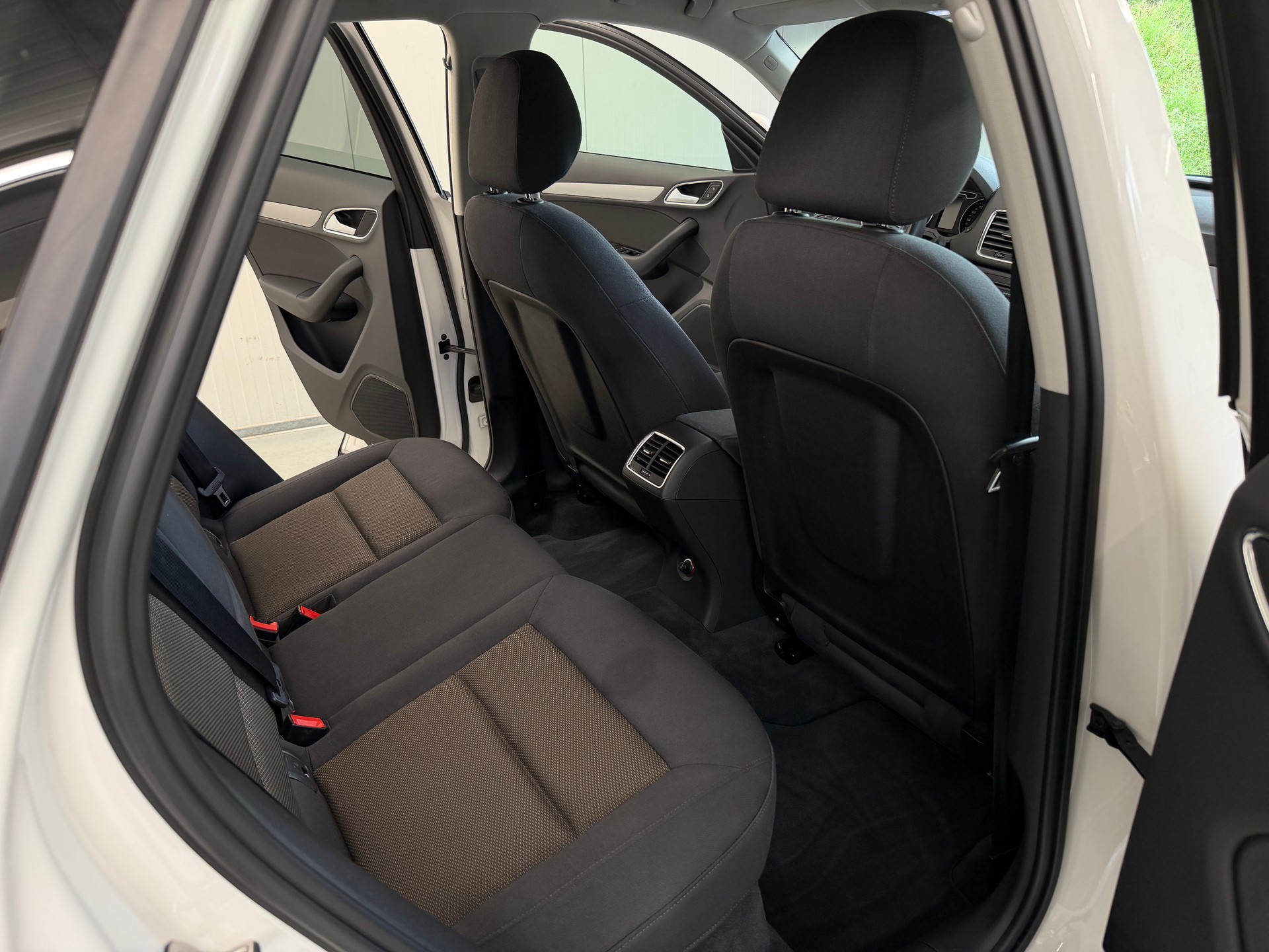 AUDI Q3 2.0 TFSI quattro S-tronic-image-13