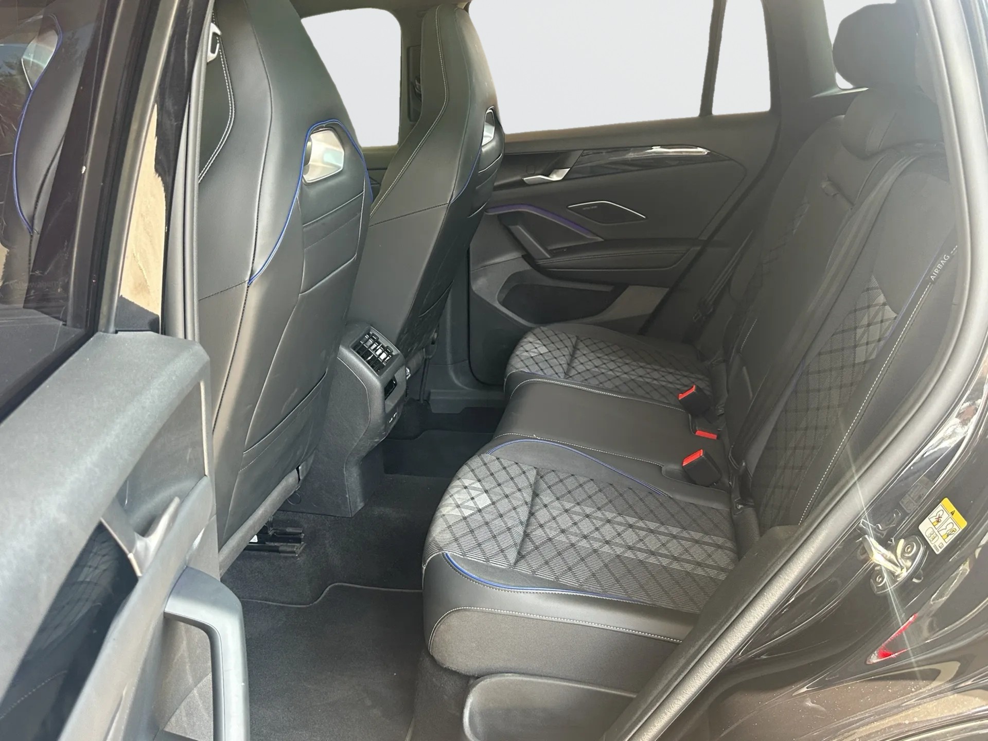 VW Tiguan 2.0 TDI SCR R-Line 4Motion DSG-image-10