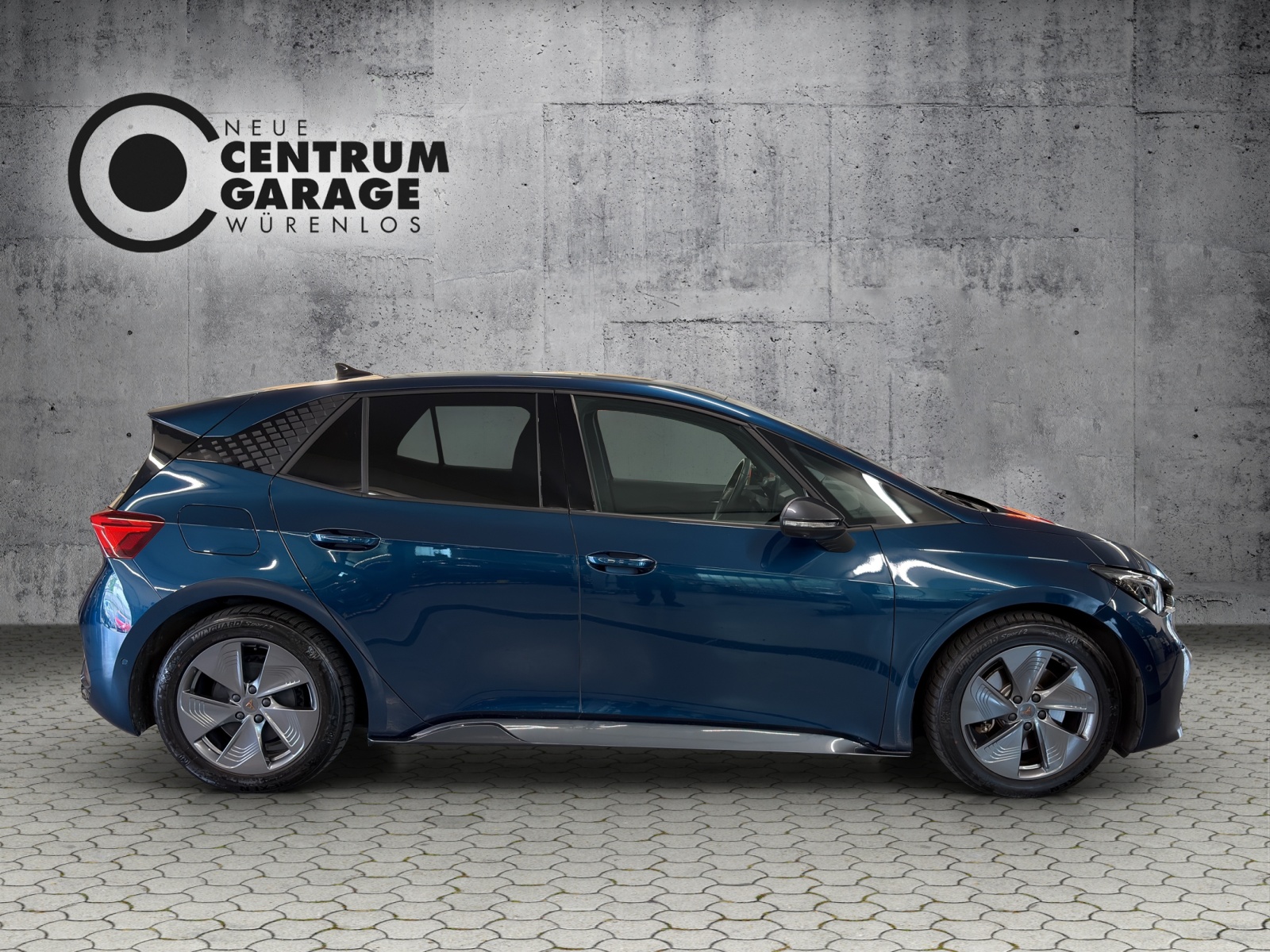CUPRA Born 58 kWh-showroom-element-2