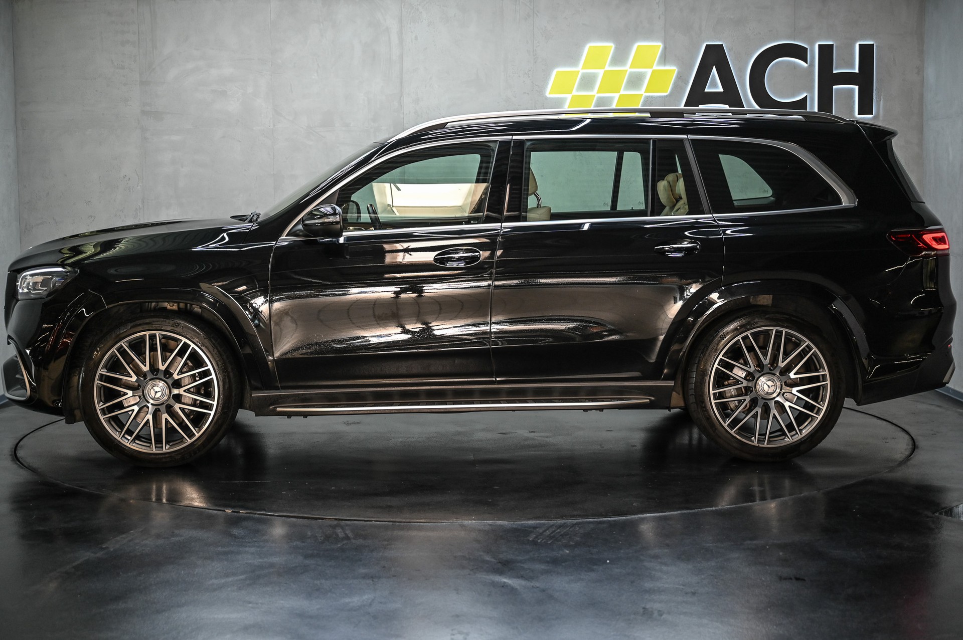 MERCEDES-BENZ GLS 63 AMG 4matic+-image-4