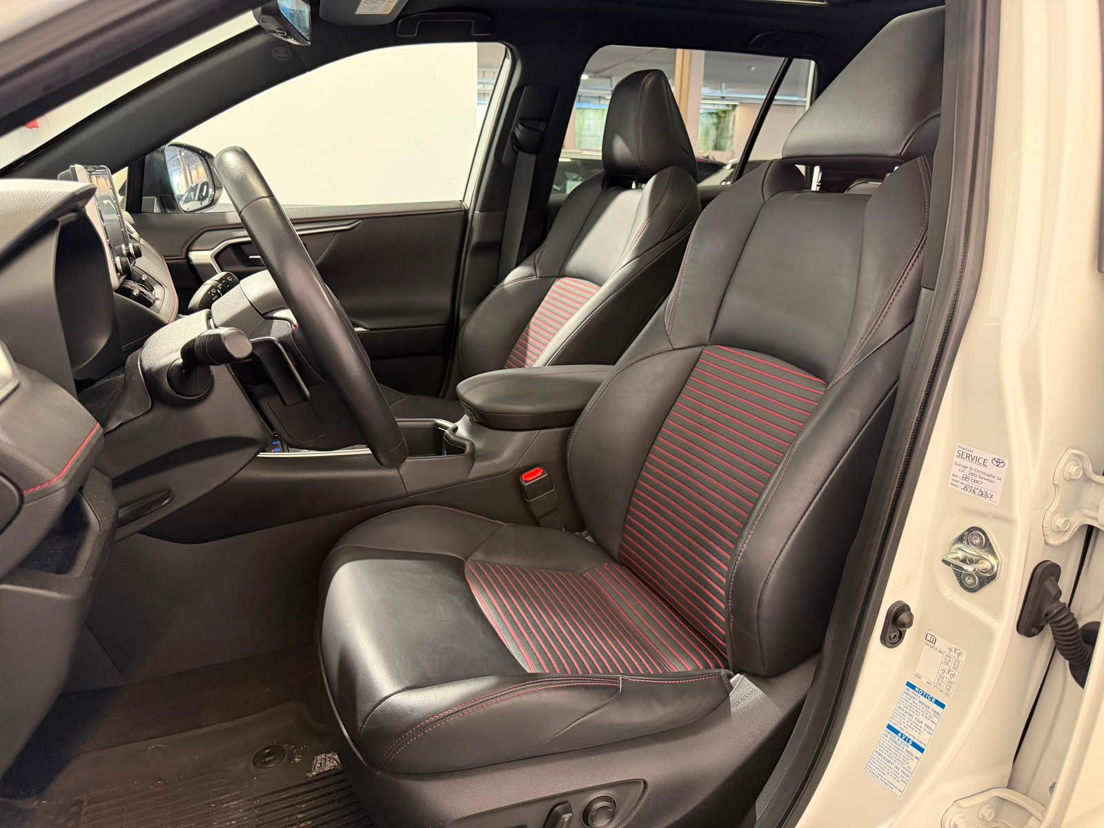 TOYOTA RAV4 2.5 Plug-In-Hybrid Premium-showroom-element-2