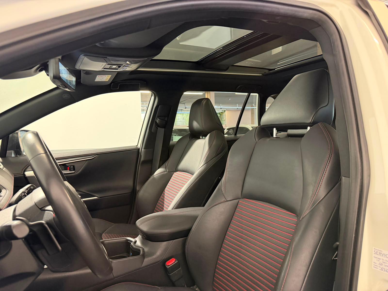 TOYOTA RAV4 2.5 Plug-In-Hybrid Premium-showroom-element-3