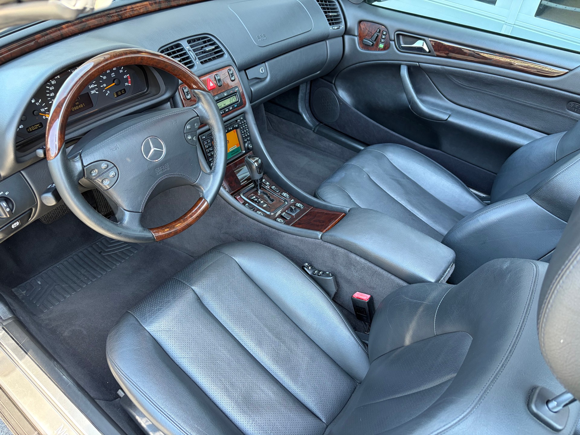 MERCEDES-BENZ CLK 430 Elegance Automatic-image-4
