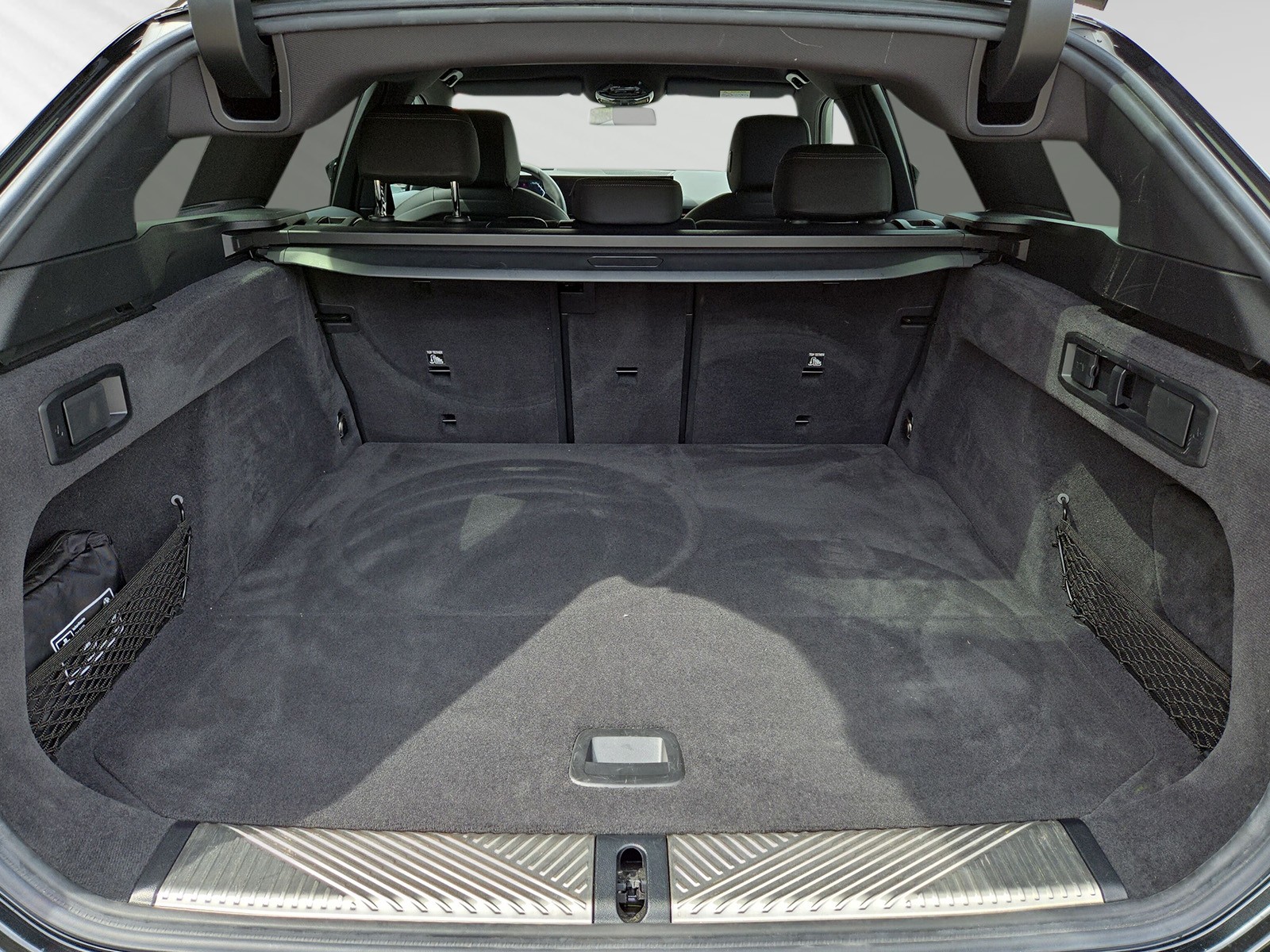 BMW 520d xDrive 48V Touring M Sport Steptronic-image-7