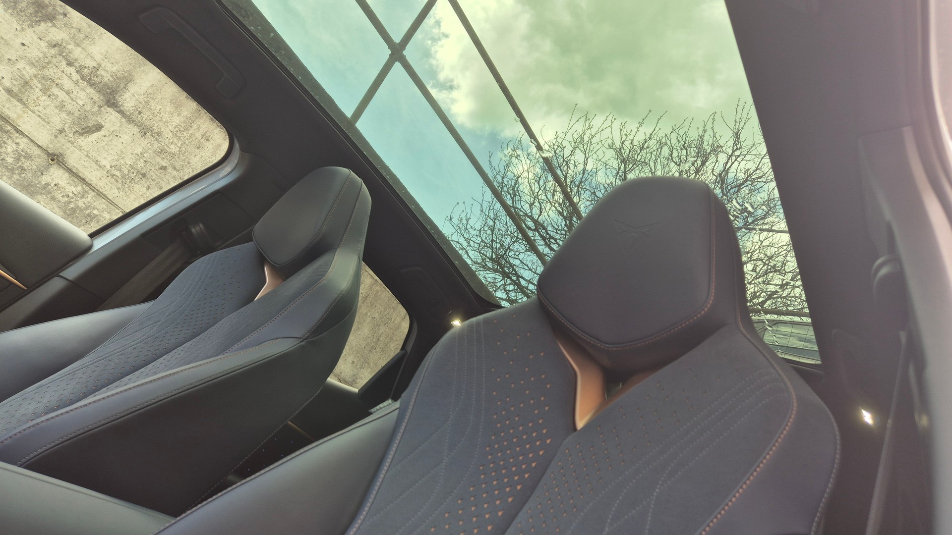 CUPRA Tavascan Type 9 77 kWh VZ Adrenaline*Heau up Display*Panoramadach*360°Kamera-image-19